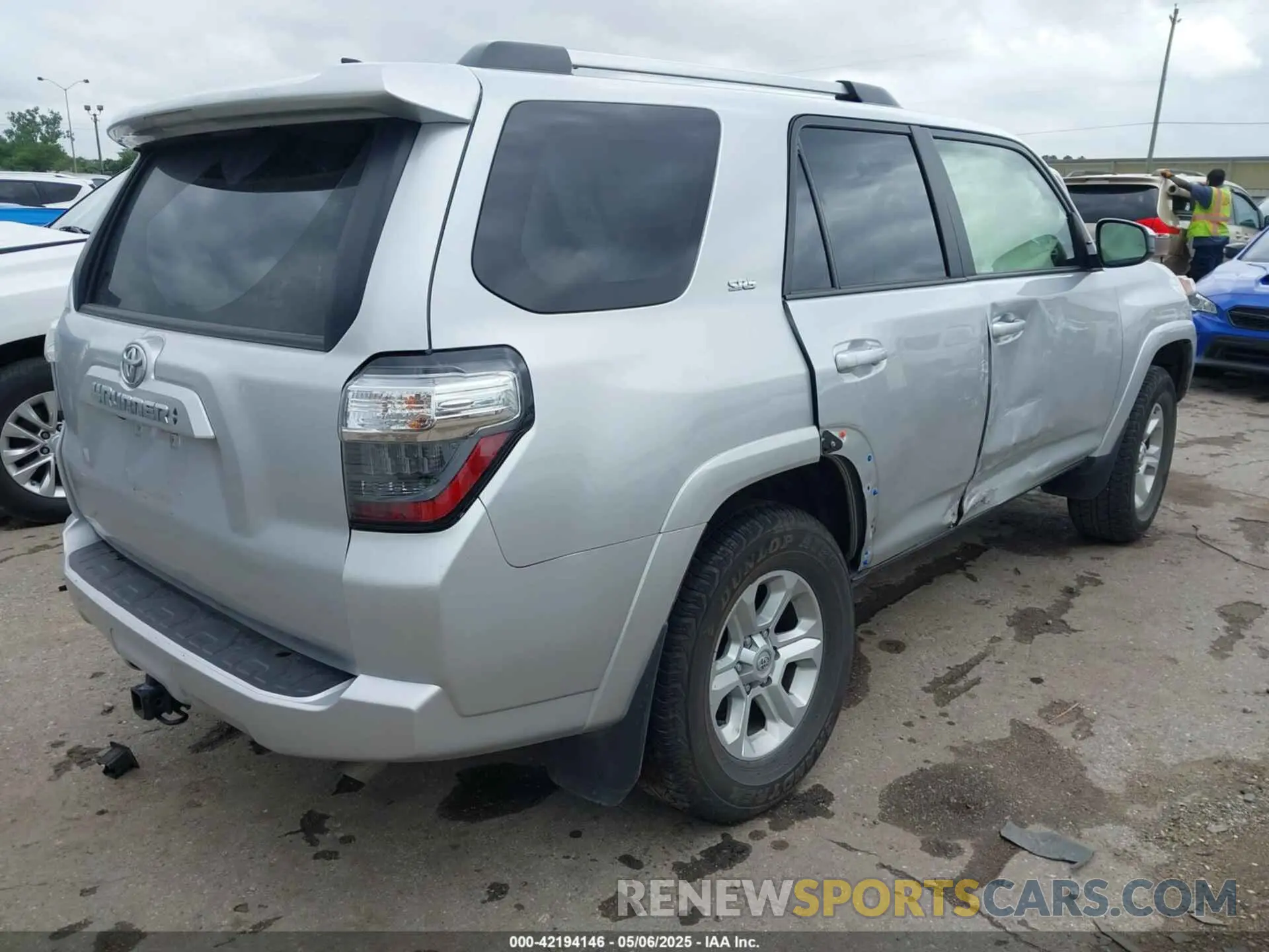 4 Photograph of a damaged car JTEMU5JR3P6147061 TOYOTA 4RUNNER 2023