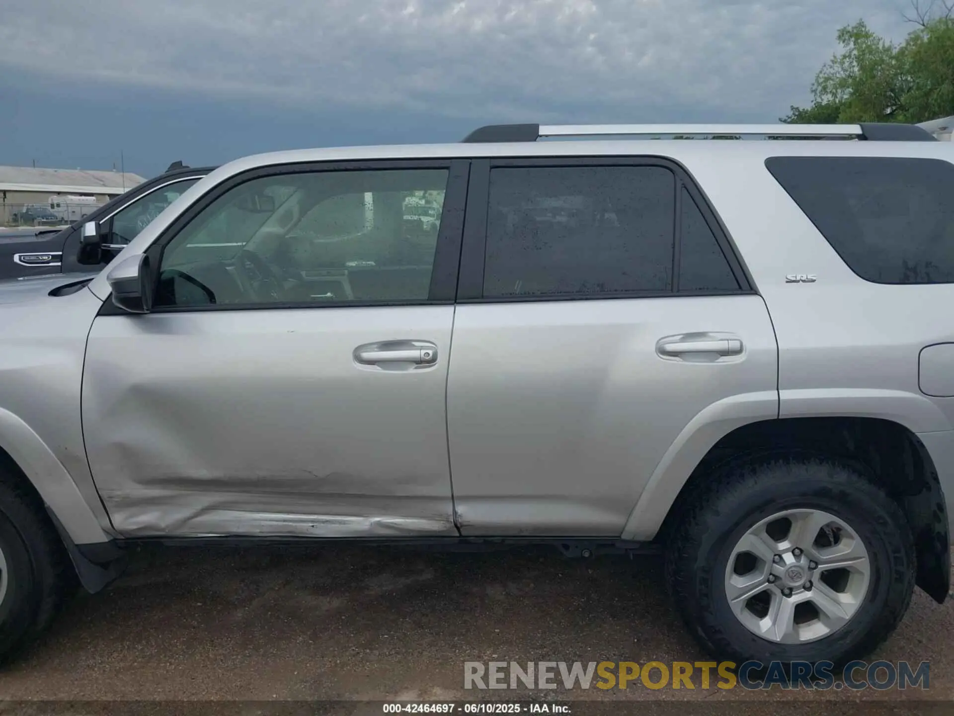 14 Photograph of a damaged car JTEMU5JR3P6158092 TOYOTA 4RUNNER 2023
