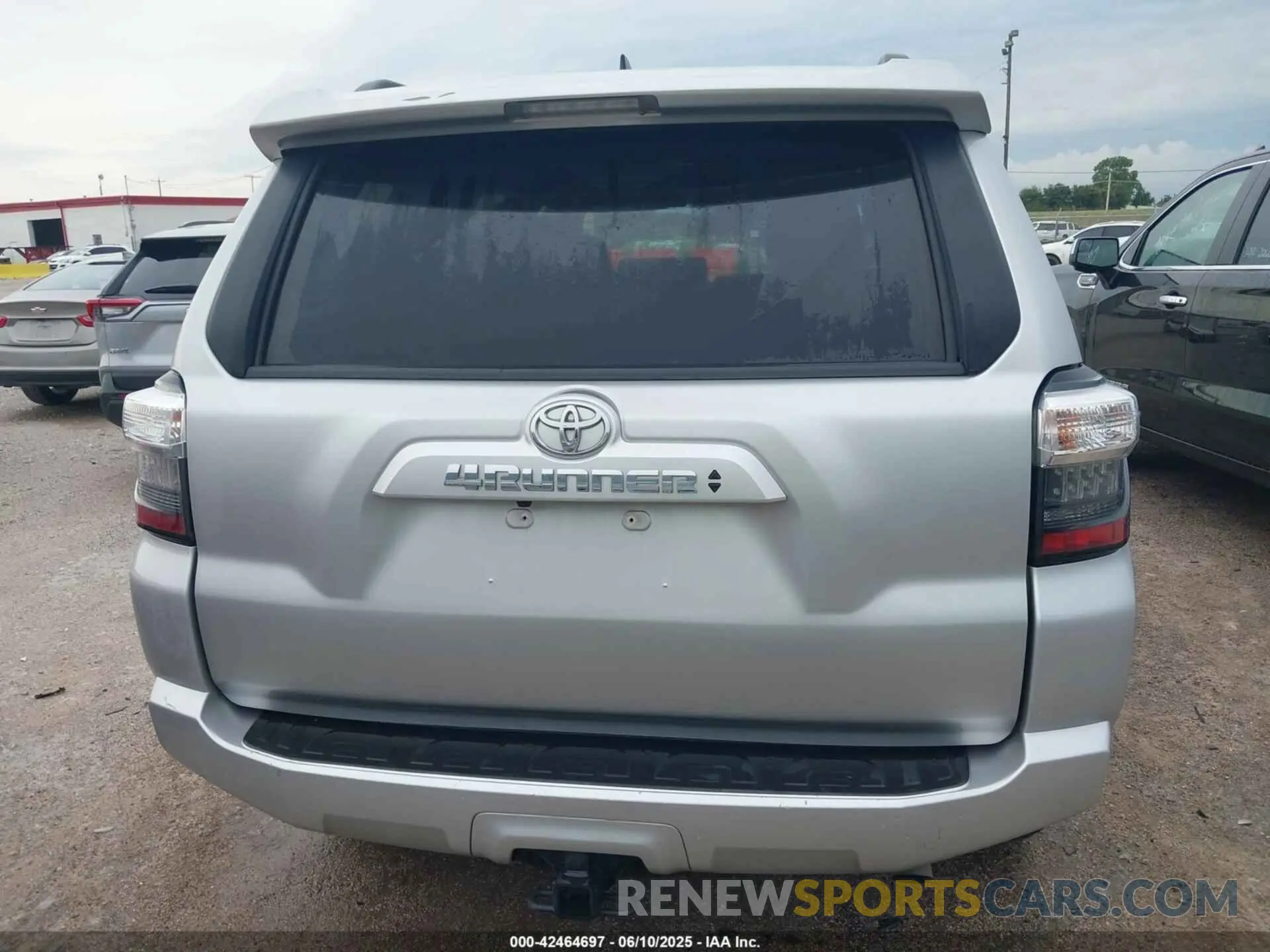 16 Photograph of a damaged car JTEMU5JR3P6158092 TOYOTA 4RUNNER 2023