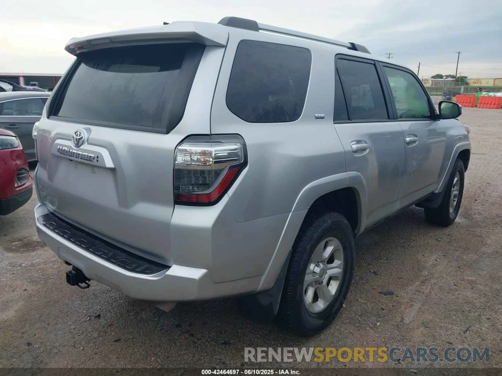4 Photograph of a damaged car JTEMU5JR3P6158092 TOYOTA 4RUNNER 2023