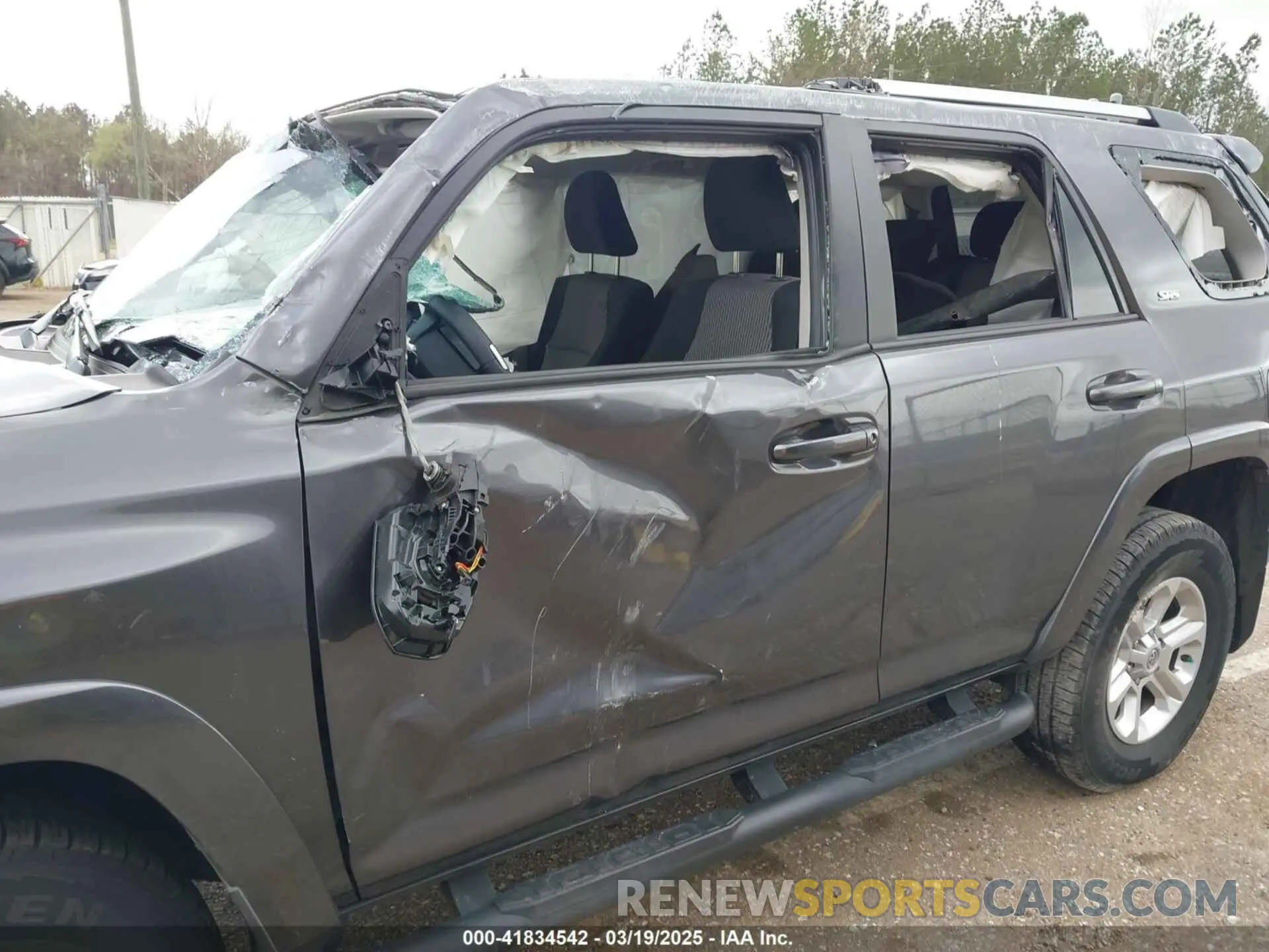 18 Photograph of a damaged car JTEMU5JR5P6111291 TOYOTA 4RUNNER 2023