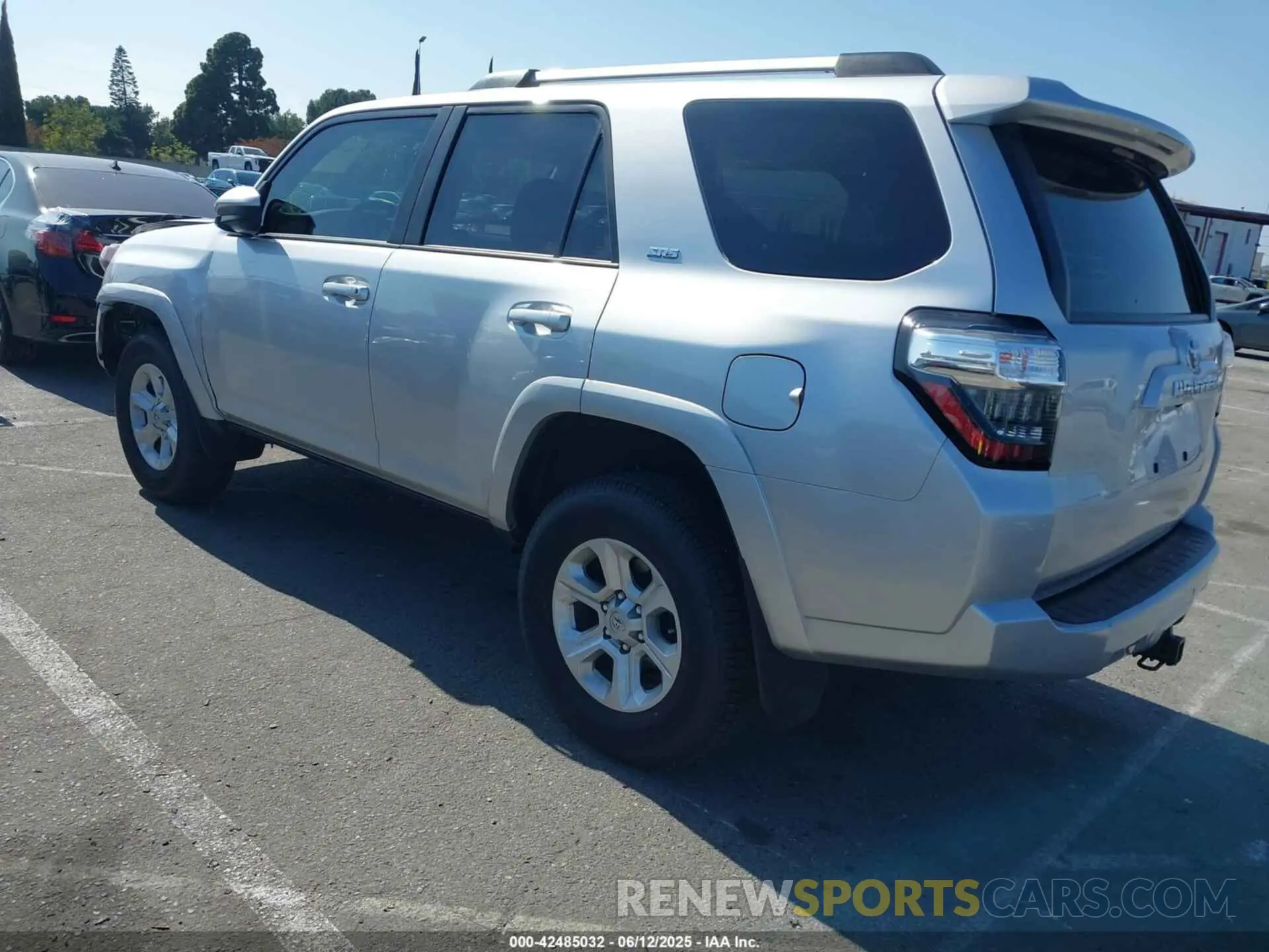 3 Photograph of a damaged car JTEMU5JR7P6192049 TOYOTA 4RUNNER 2023