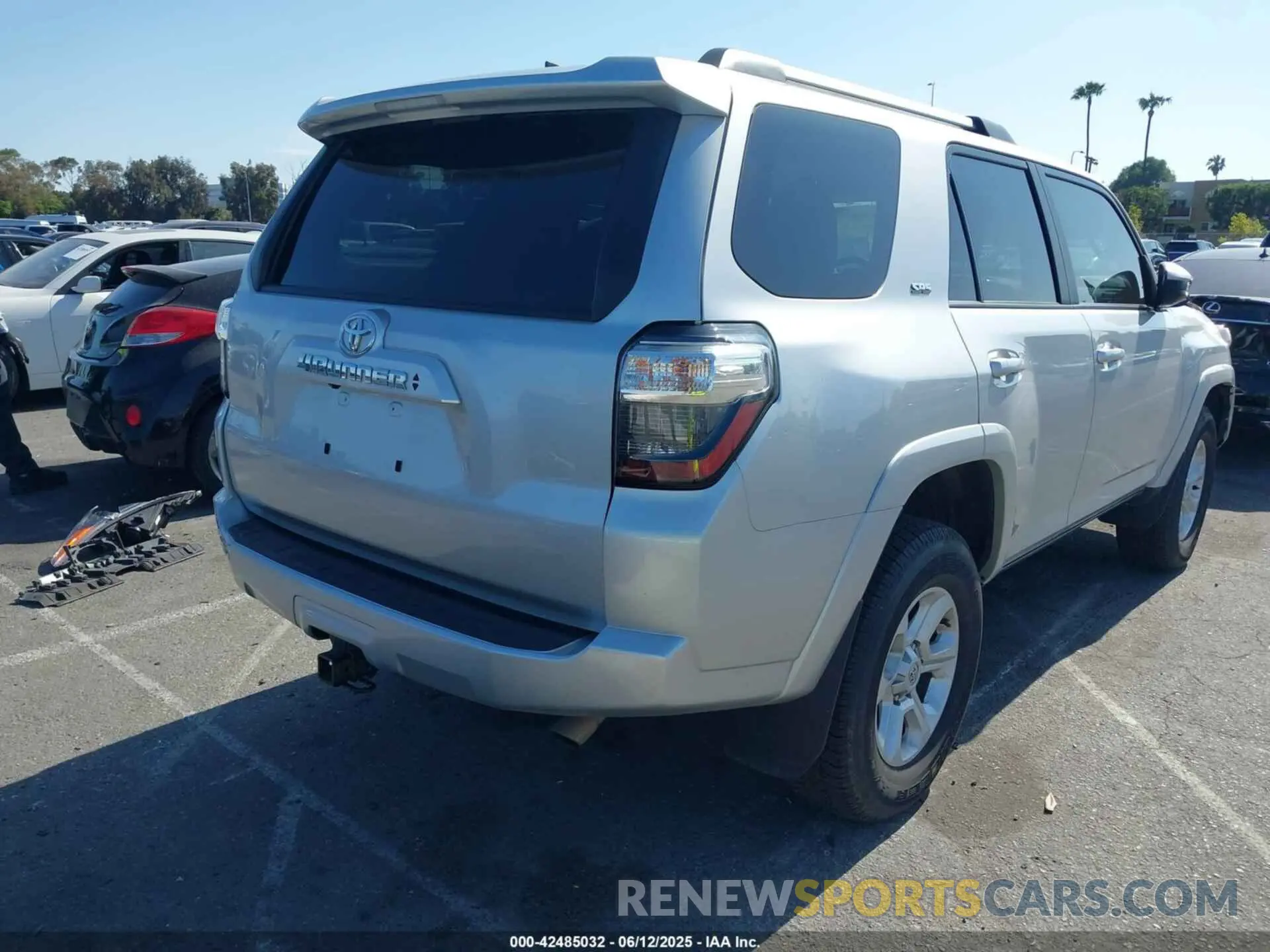 4 Photograph of a damaged car JTEMU5JR7P6192049 TOYOTA 4RUNNER 2023