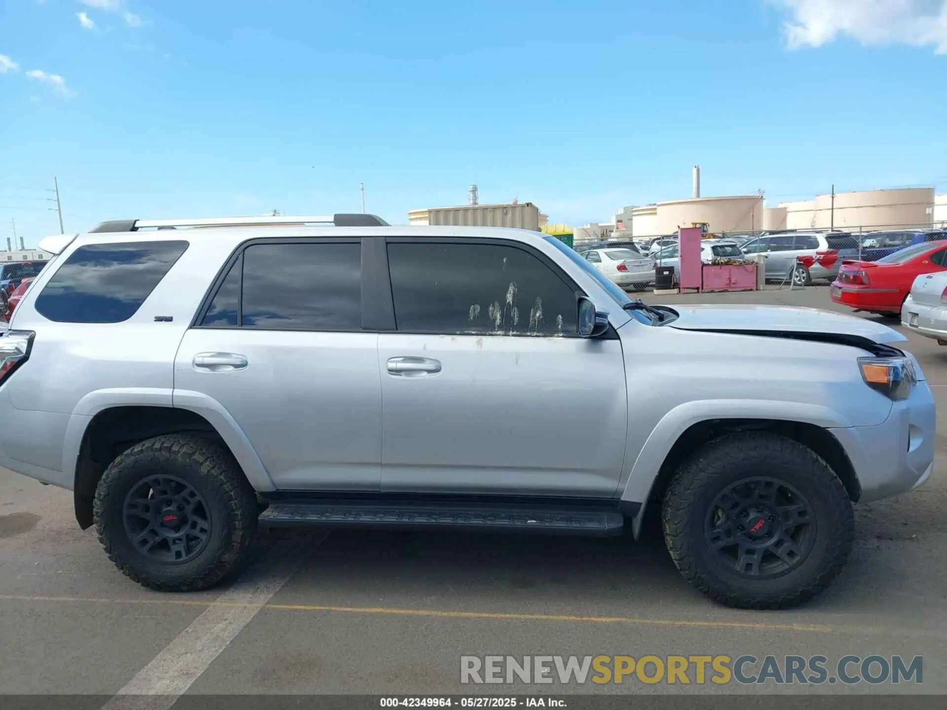 13 Photograph of a damaged car JTENU5JR0P6092072 TOYOTA 4RUNNER 2023