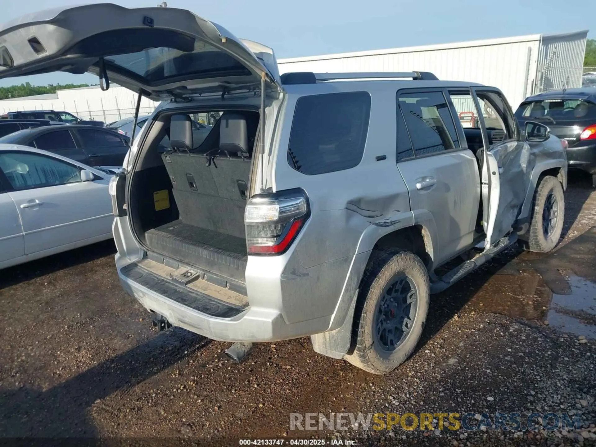 4 Photograph of a damaged car JTENU5JR3P6109169 TOYOTA 4RUNNER 2023