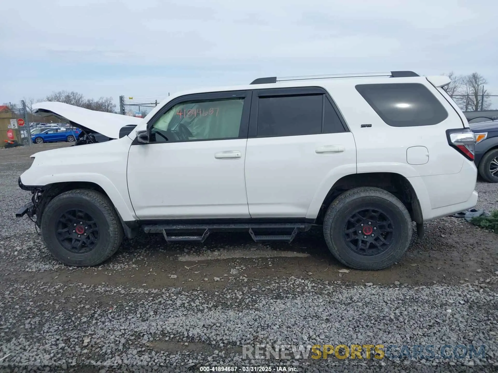 15 Photograph of a damaged car JTENU5JRXP6127409 TOYOTA 4RUNNER 2023