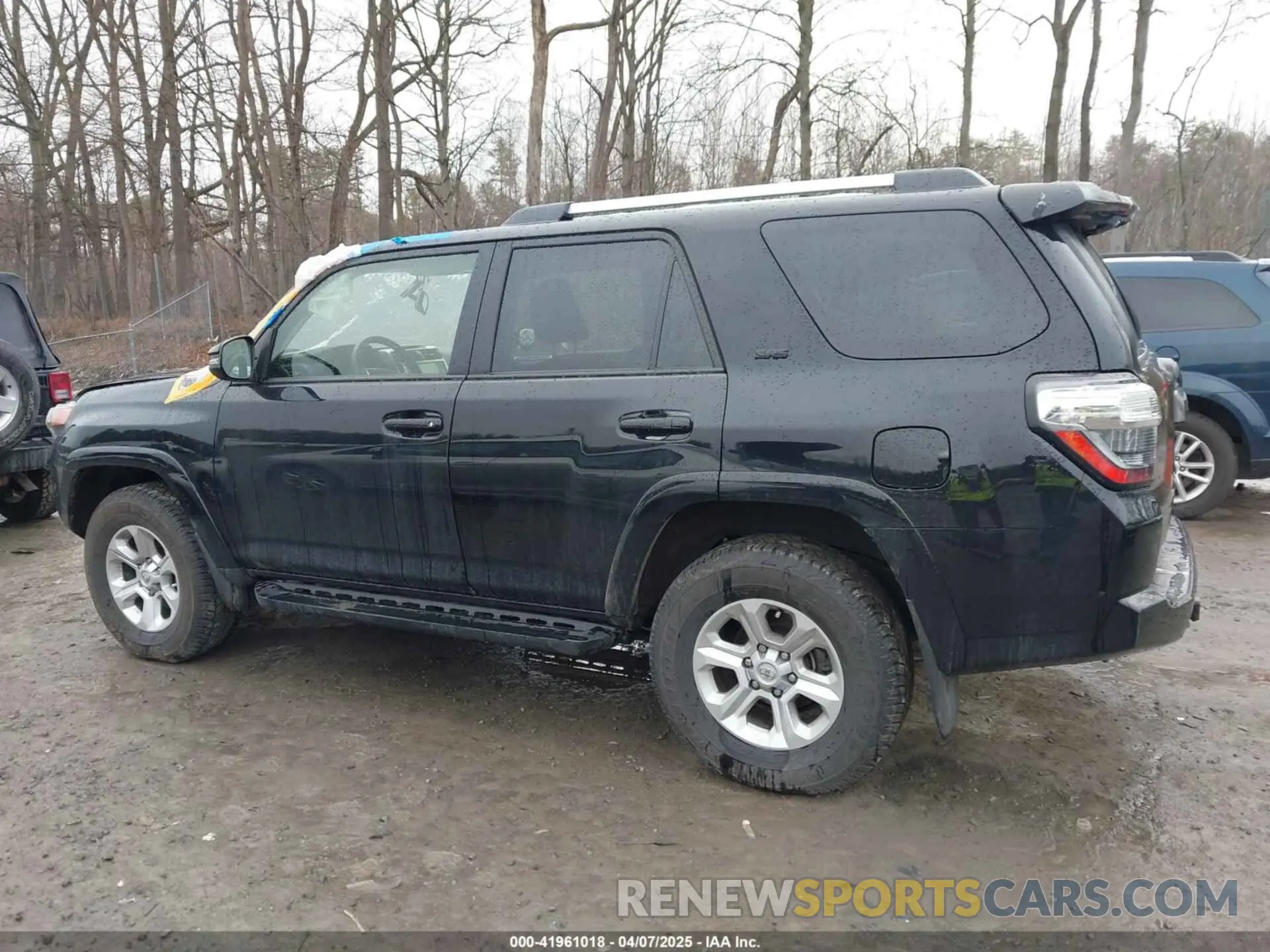 14 Photograph of a damaged car JTENU5JRXP6198822 TOYOTA 4RUNNER 2023