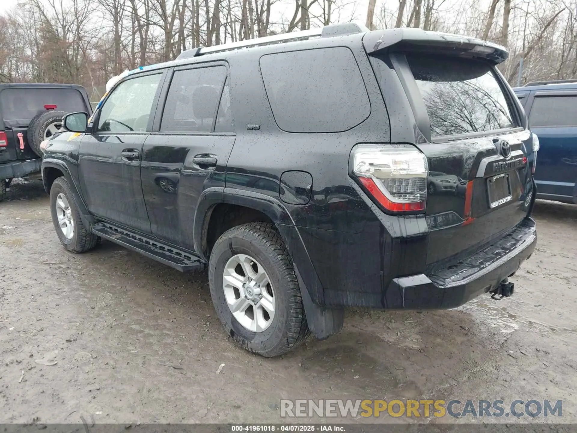 3 Photograph of a damaged car JTENU5JRXP6198822 TOYOTA 4RUNNER 2023