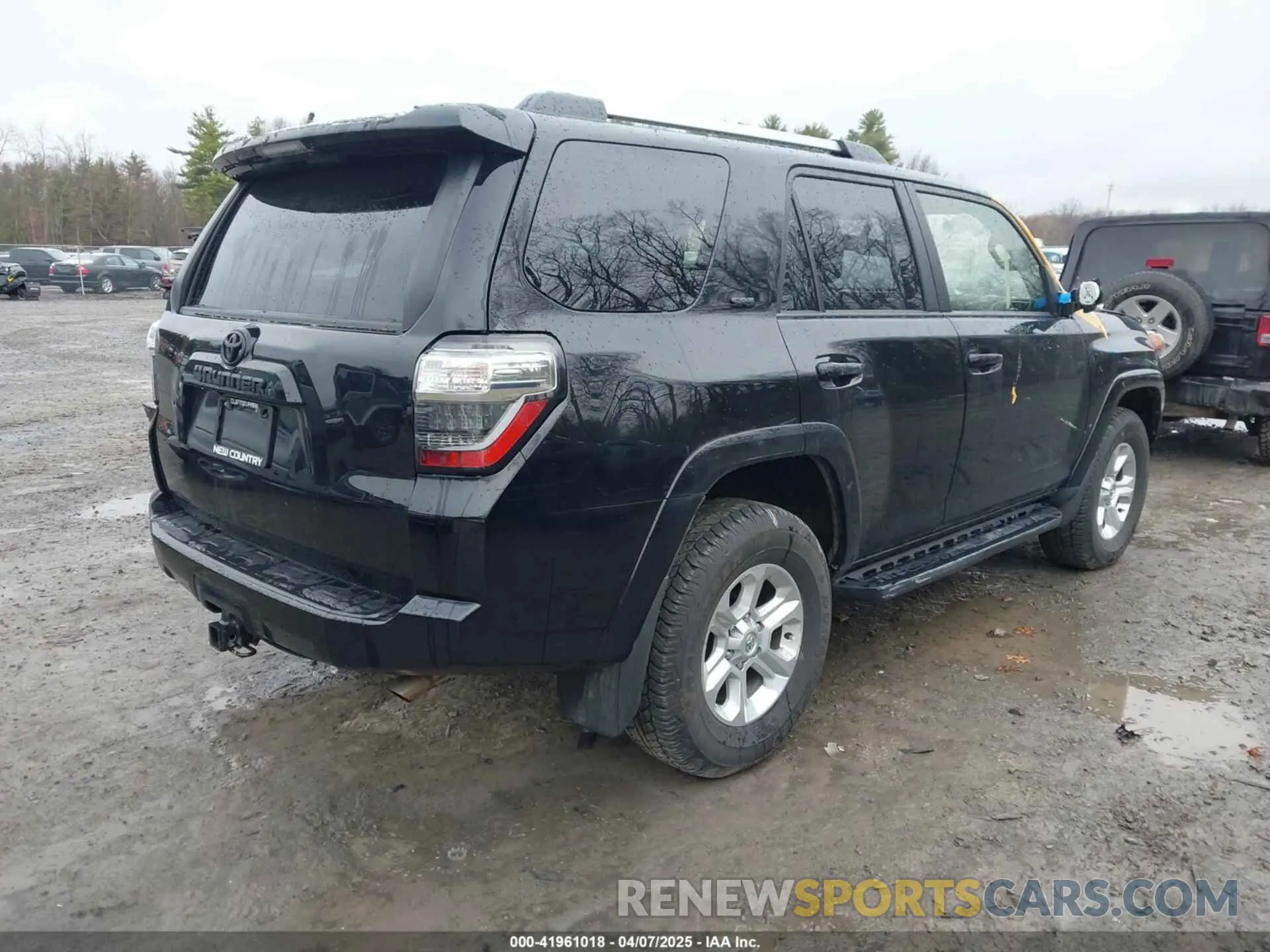 4 Photograph of a damaged car JTENU5JRXP6198822 TOYOTA 4RUNNER 2023