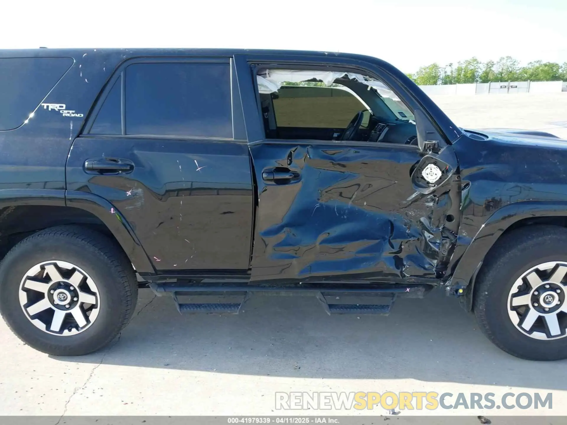 6 Photograph of a damaged car JTEPU5JR0P6122356 TOYOTA 4RUNNER 2023