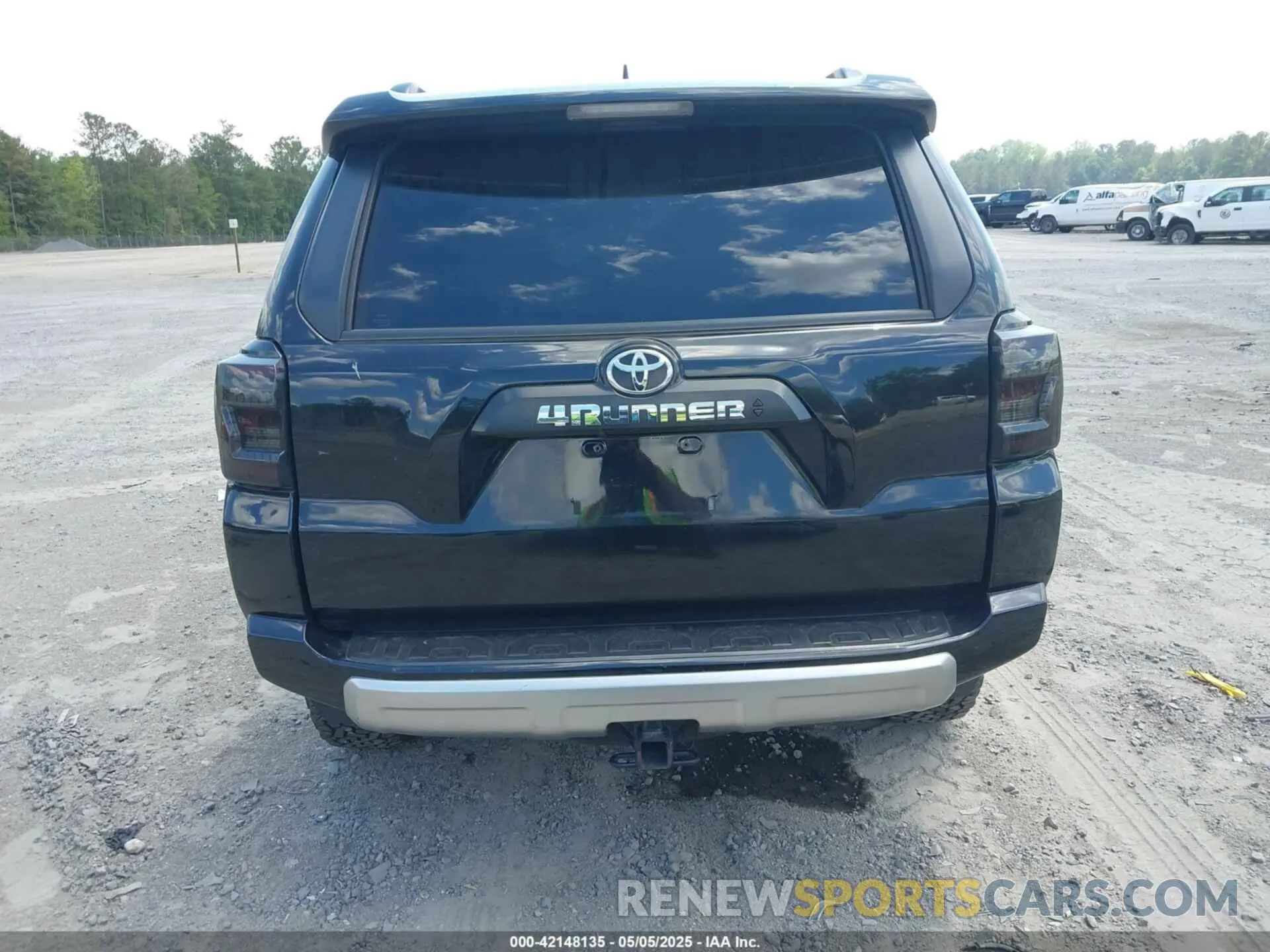 17 Photograph of a damaged car JTEPU5JR2P6100441 TOYOTA 4RUNNER 2023