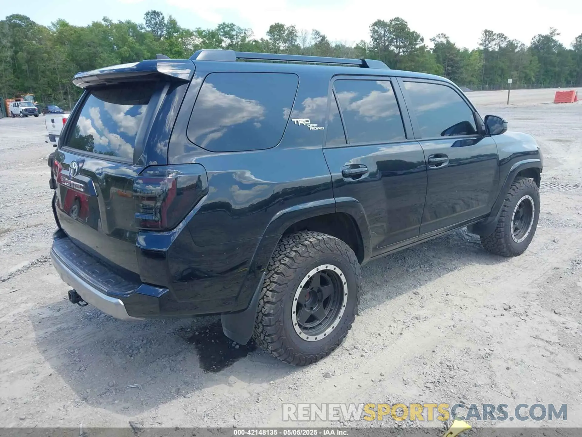 4 Photograph of a damaged car JTEPU5JR2P6100441 TOYOTA 4RUNNER 2023
