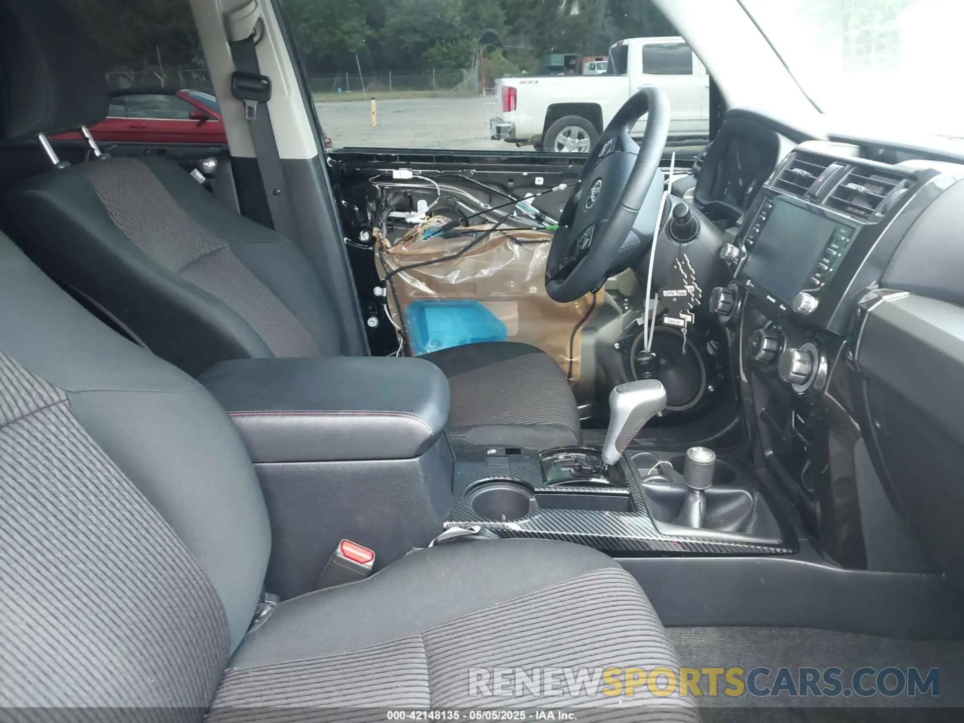 5 Photograph of a damaged car JTEPU5JR2P6100441 TOYOTA 4RUNNER 2023