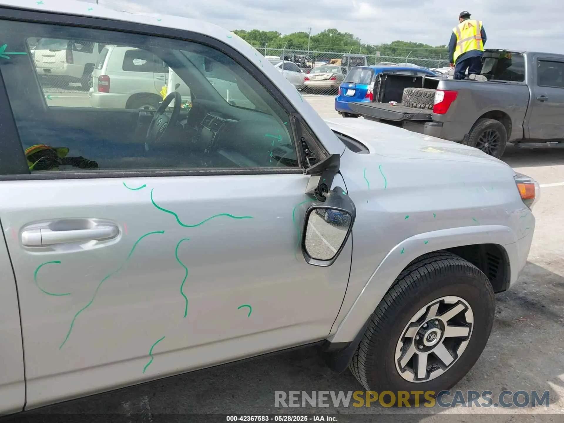 17 Photograph of a damaged car JTEPU5JR5P6123406 TOYOTA 4RUNNER 2023
