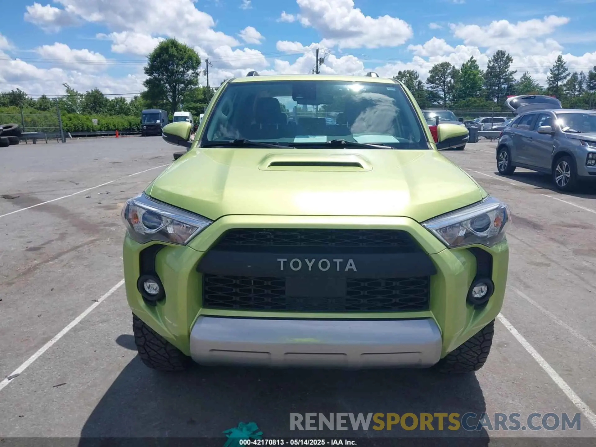 13 Photograph of a damaged car JTERU5JR0P6096303 TOYOTA 4RUNNER 2023