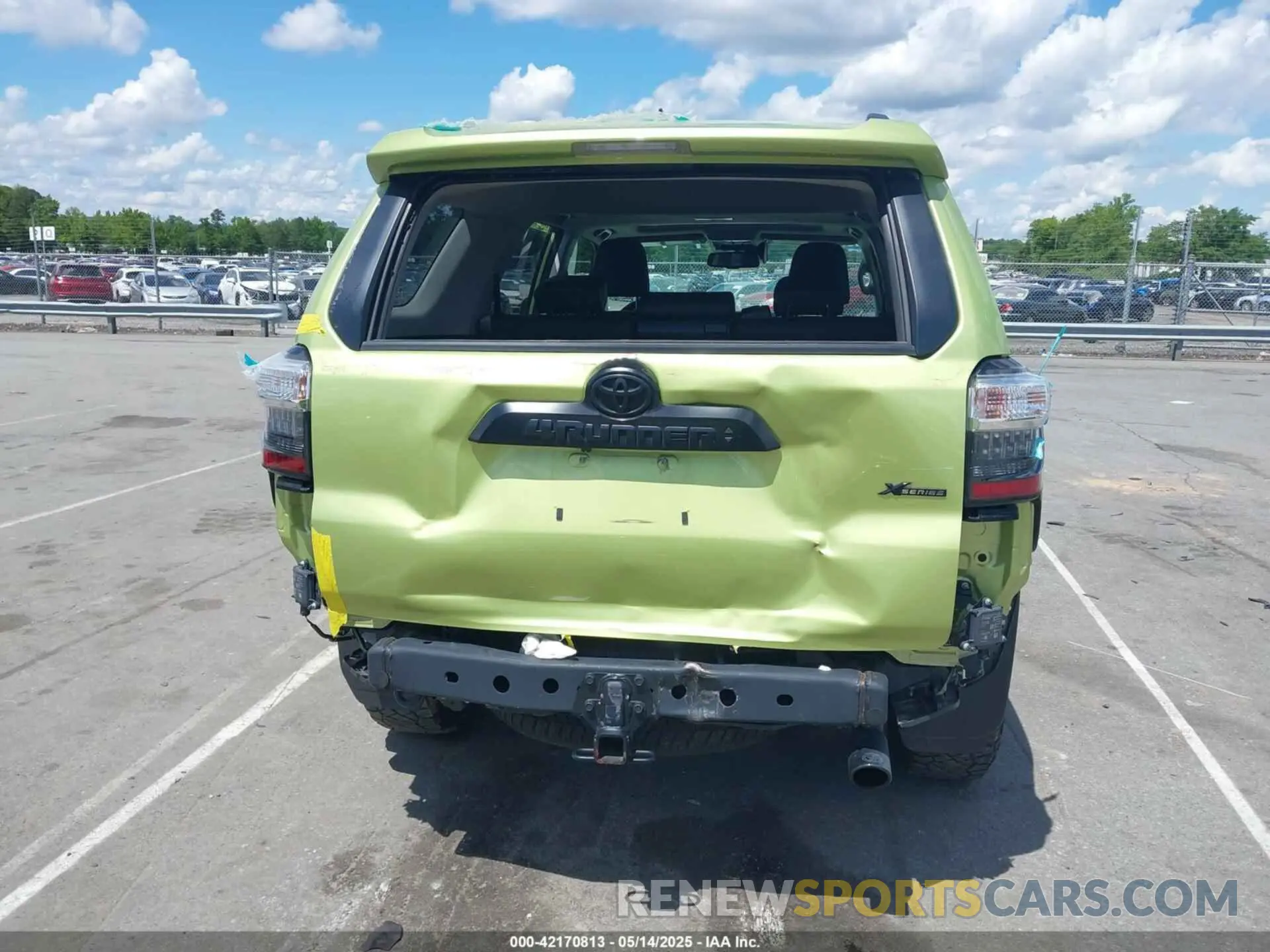 17 Photograph of a damaged car JTERU5JR0P6096303 TOYOTA 4RUNNER 2023