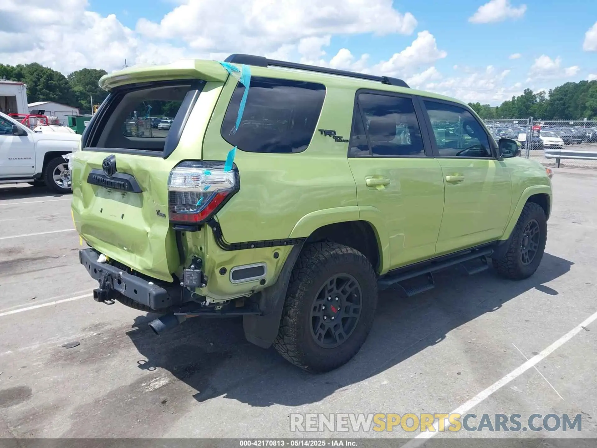 4 Photograph of a damaged car JTERU5JR0P6096303 TOYOTA 4RUNNER 2023