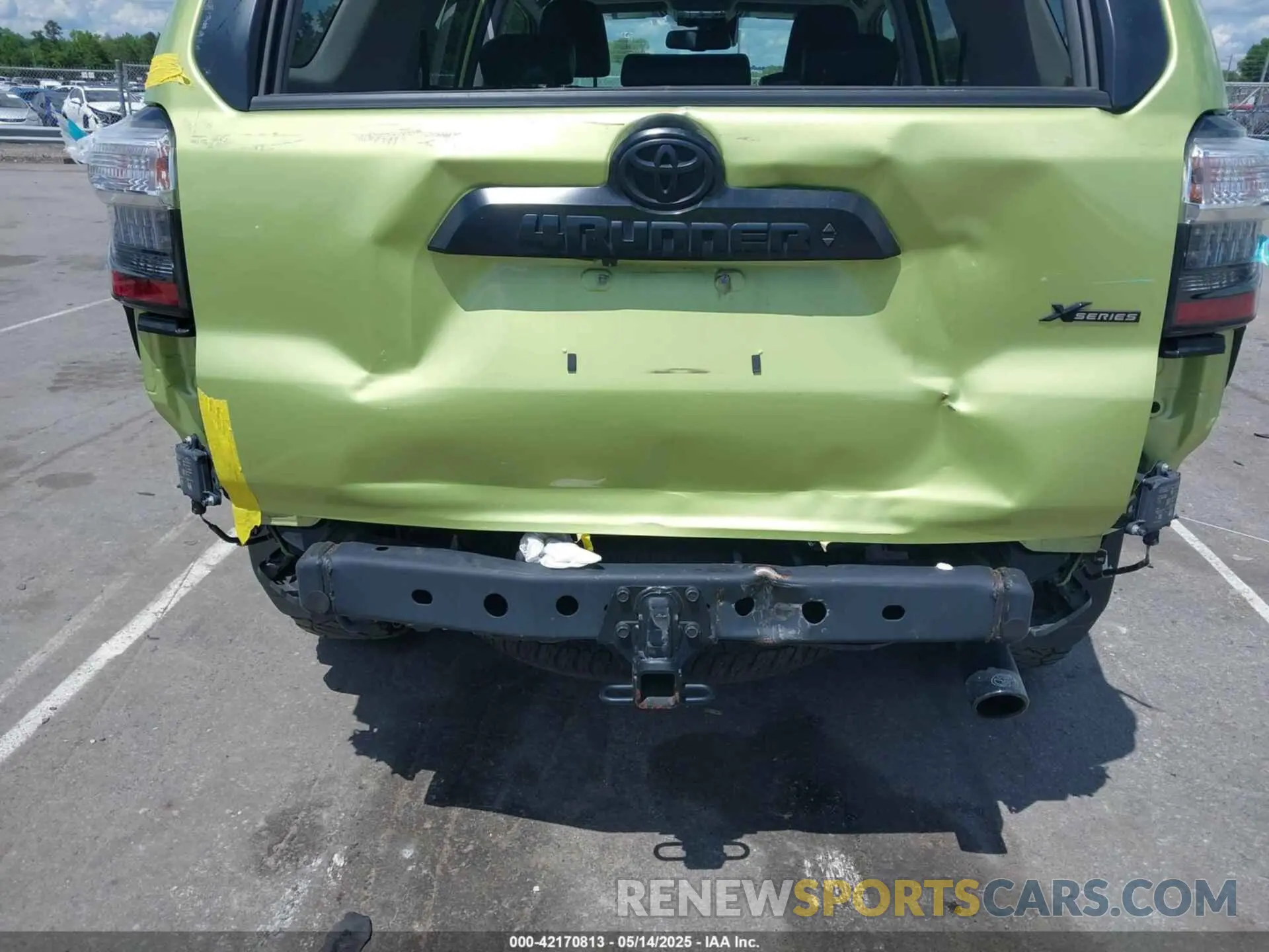 6 Photograph of a damaged car JTERU5JR0P6096303 TOYOTA 4RUNNER 2023