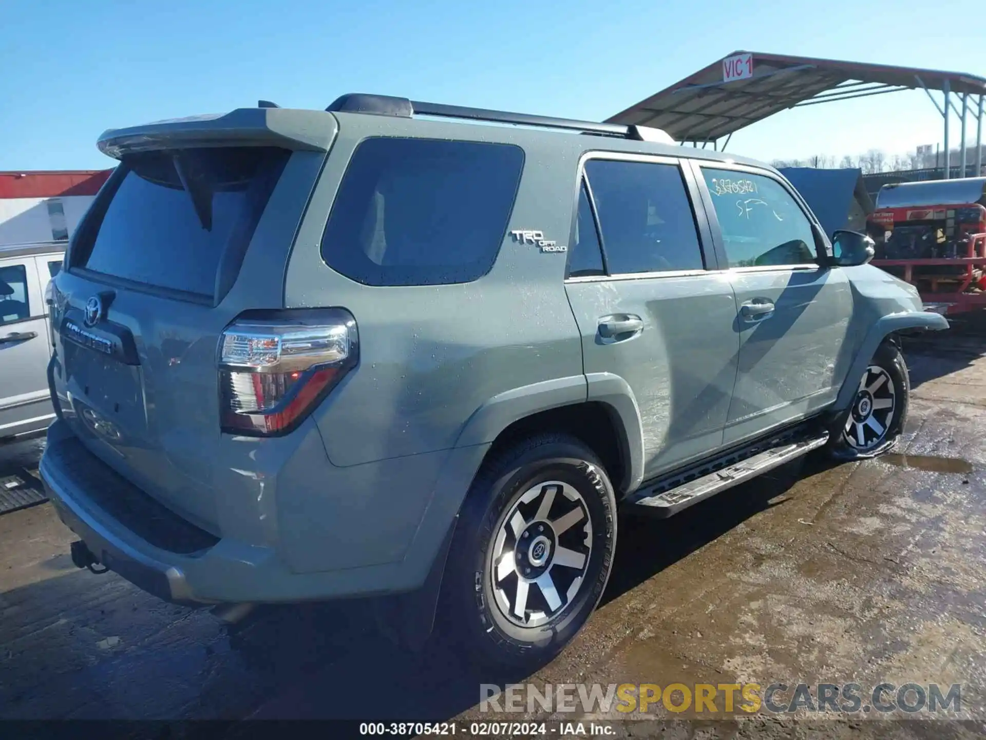 4 Photograph of a damaged car JTERU5JR0P6196627 TOYOTA 4RUNNER 2023