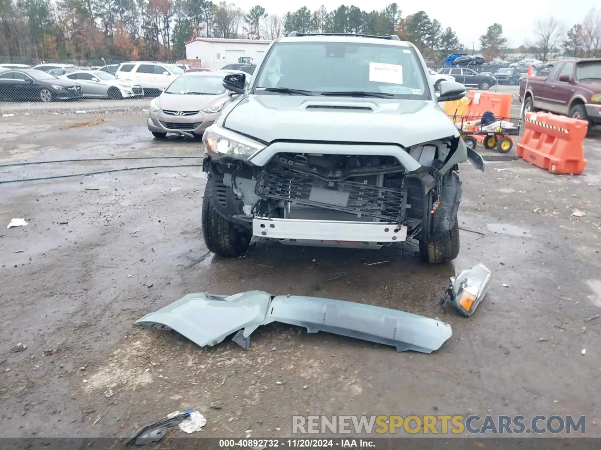 13 Photograph of a damaged car JTERU5JR0P6209571 TOYOTA 4RUNNER 2023