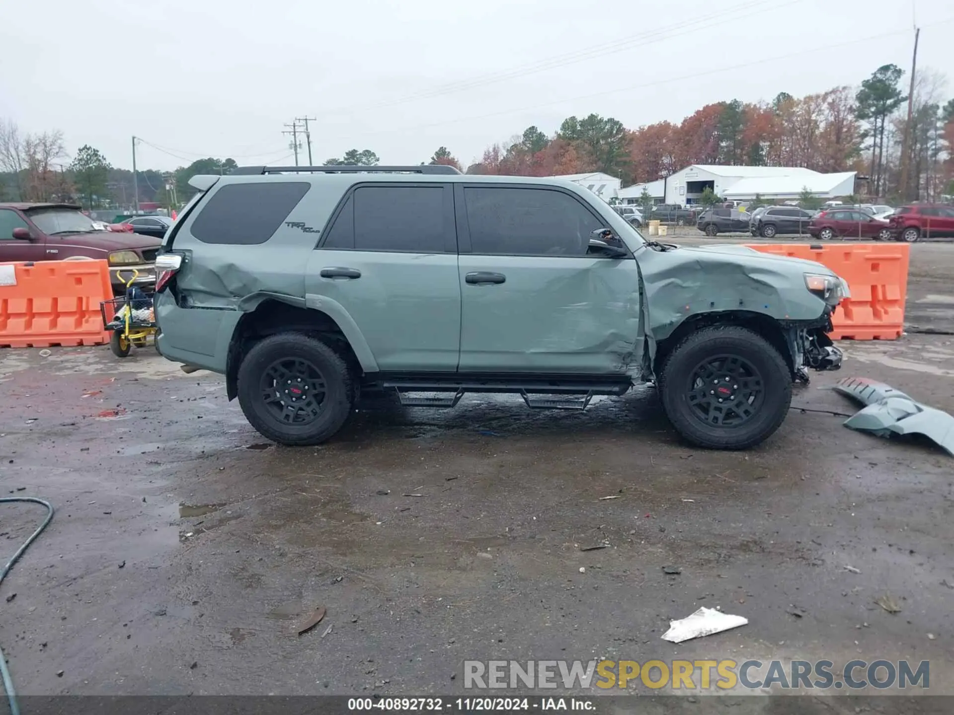 14 Photograph of a damaged car JTERU5JR0P6209571 TOYOTA 4RUNNER 2023