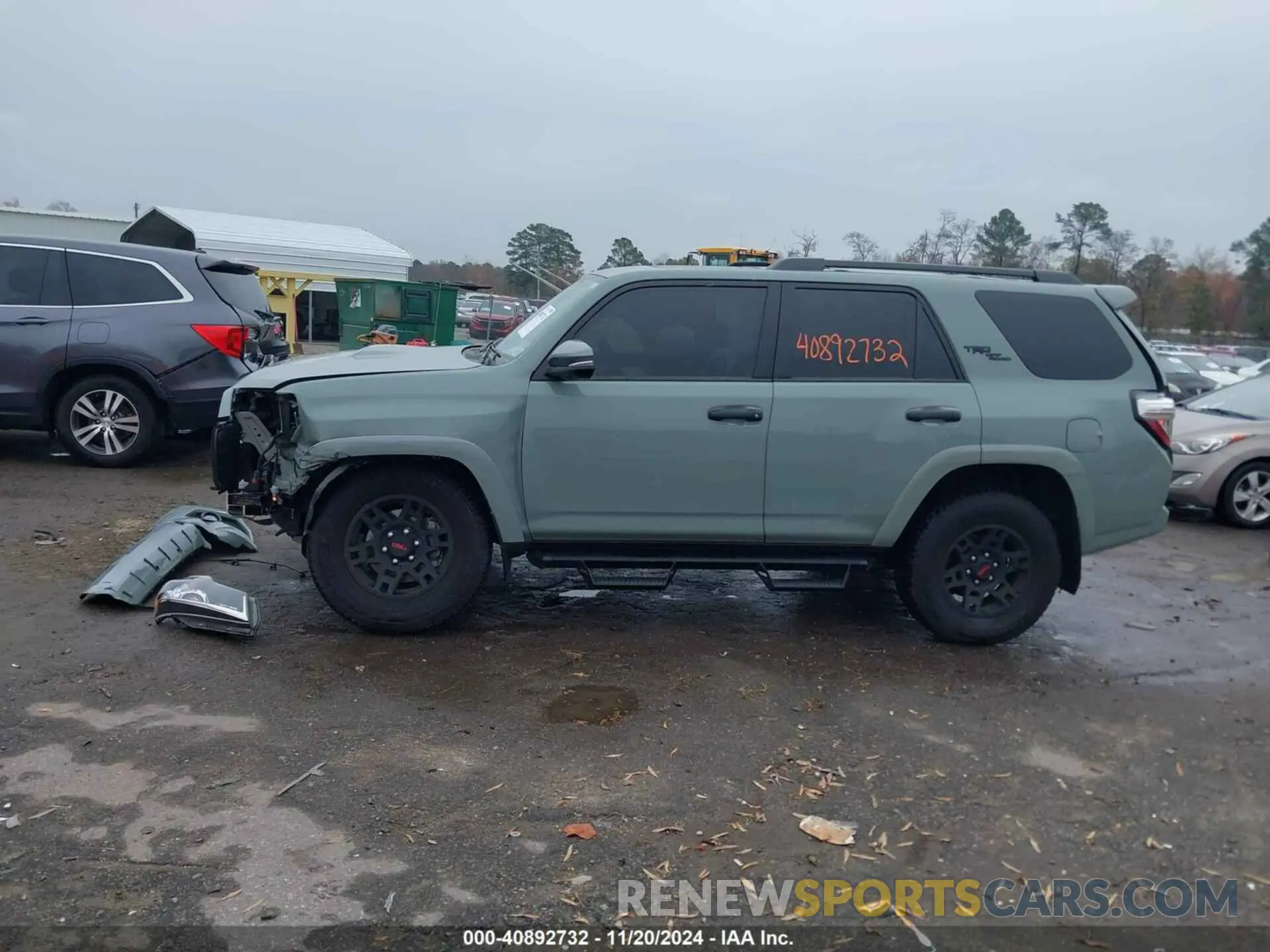 15 Photograph of a damaged car JTERU5JR0P6209571 TOYOTA 4RUNNER 2023