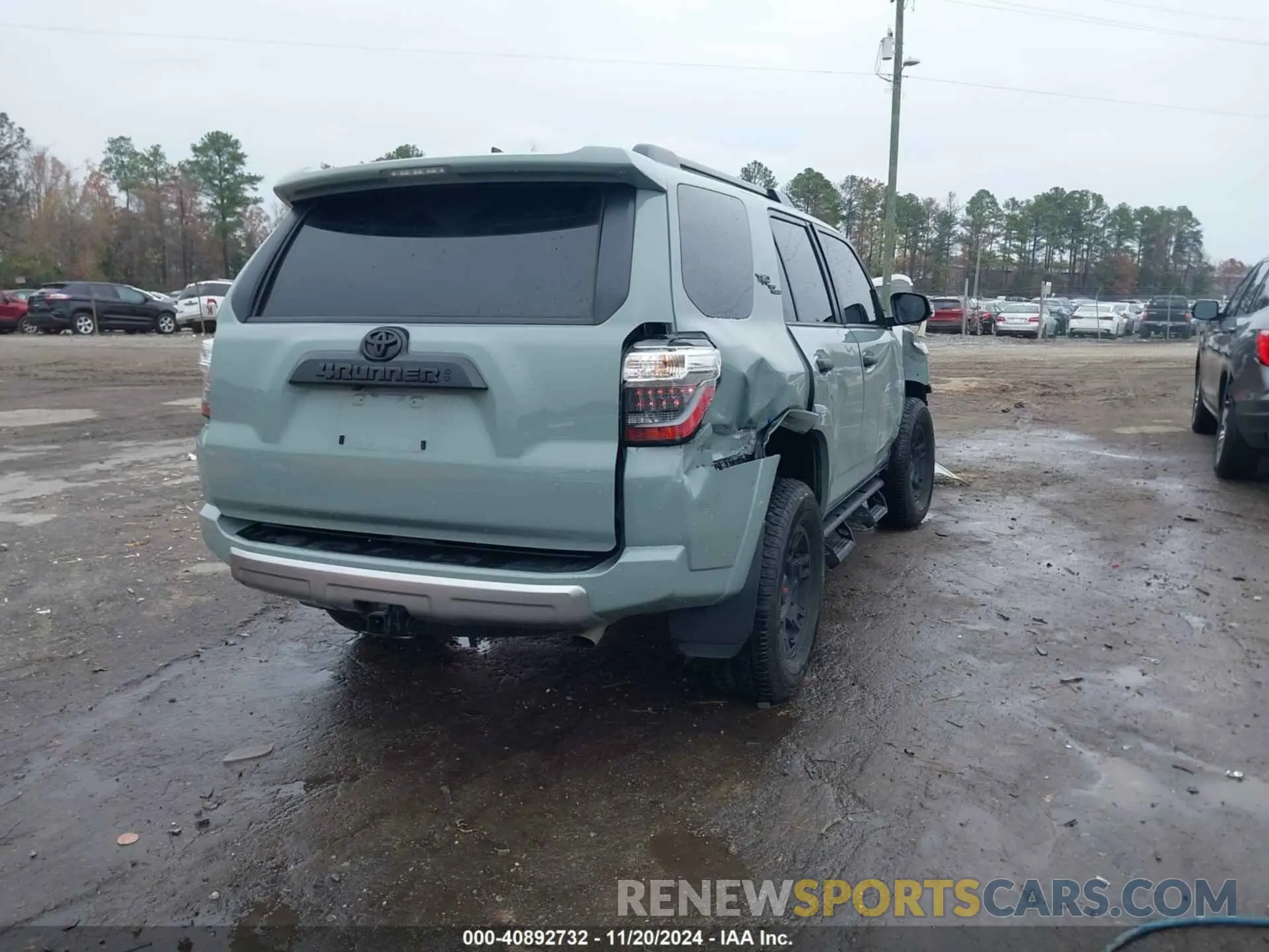 4 Photograph of a damaged car JTERU5JR0P6209571 TOYOTA 4RUNNER 2023