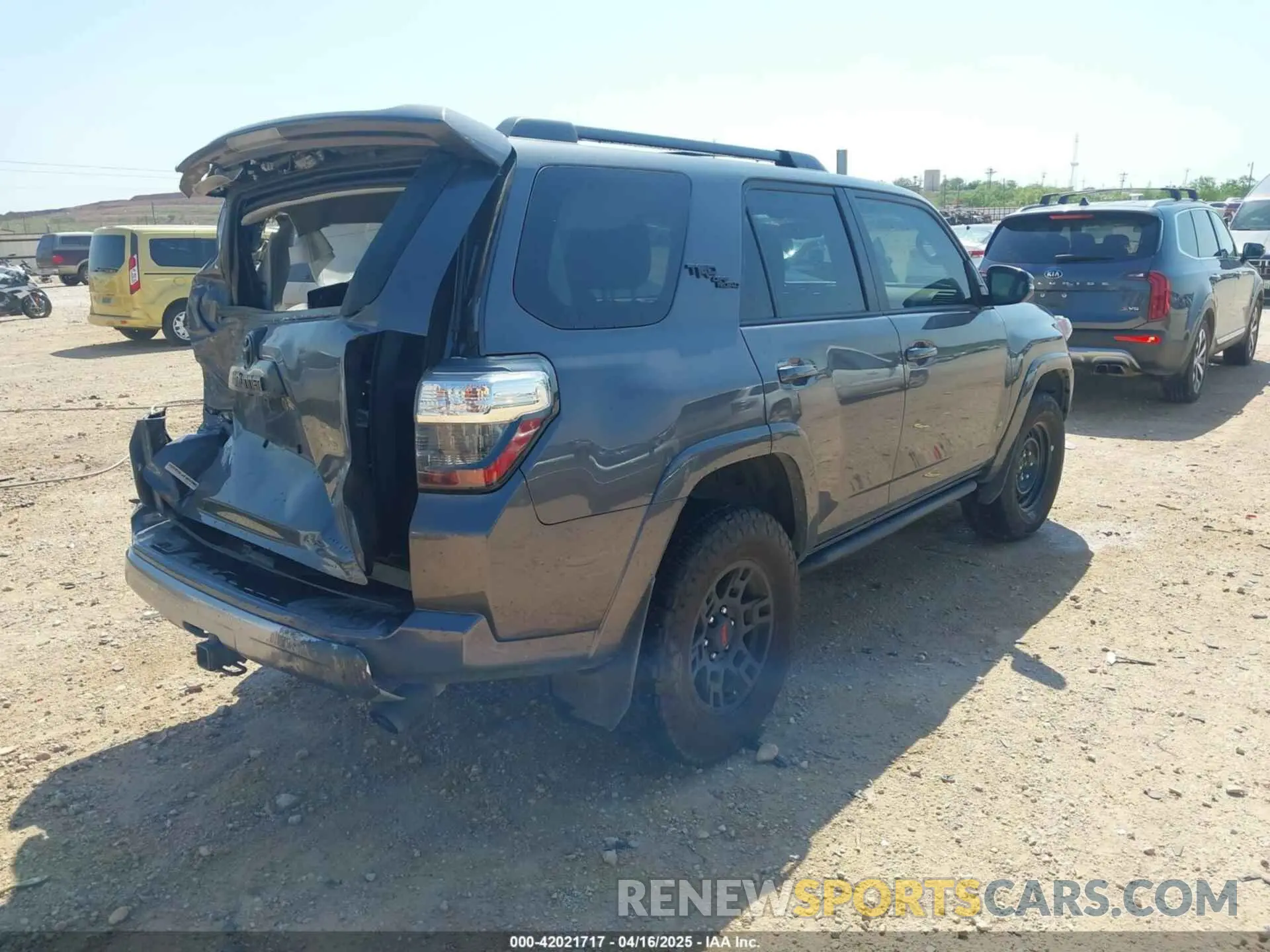 4 Photograph of a damaged car JTERU5JR1P6202743 TOYOTA 4RUNNER 2023
