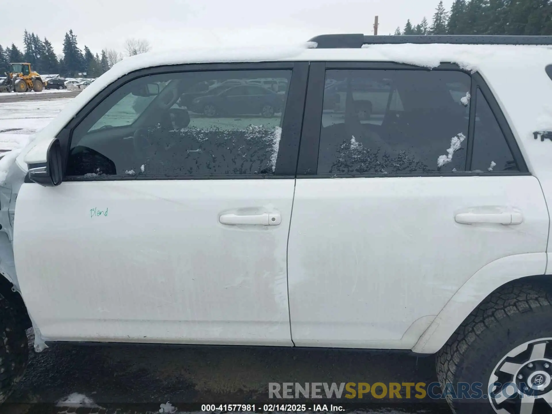 15 Photograph of a damaged car JTERU5JR2P6173804 TOYOTA 4RUNNER 2023