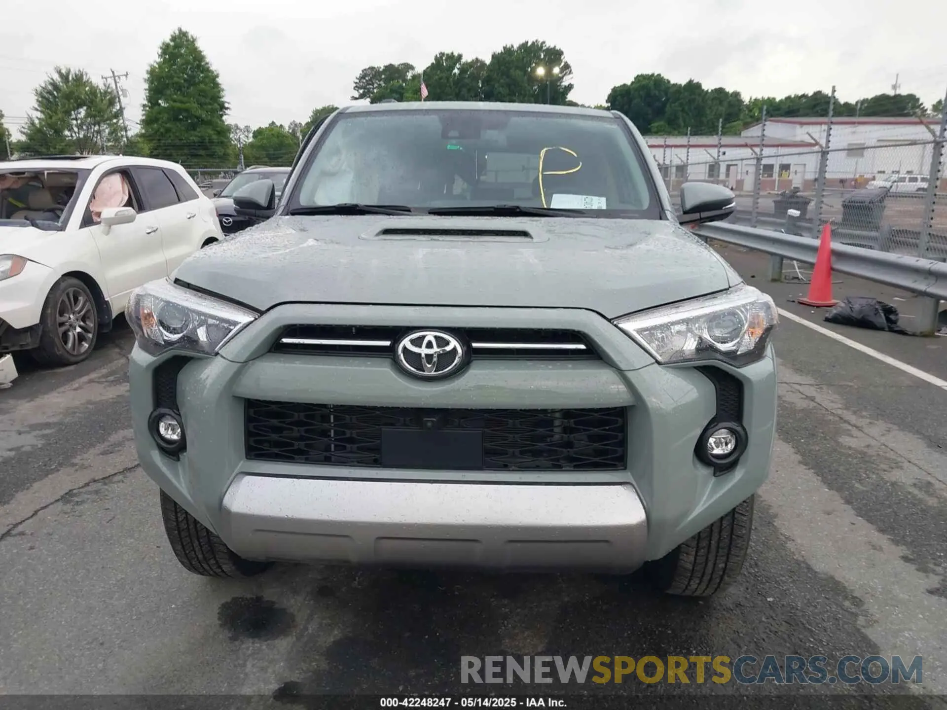 12 Photograph of a damaged car JTERU5JR4P6150914 TOYOTA 4RUNNER 2023
