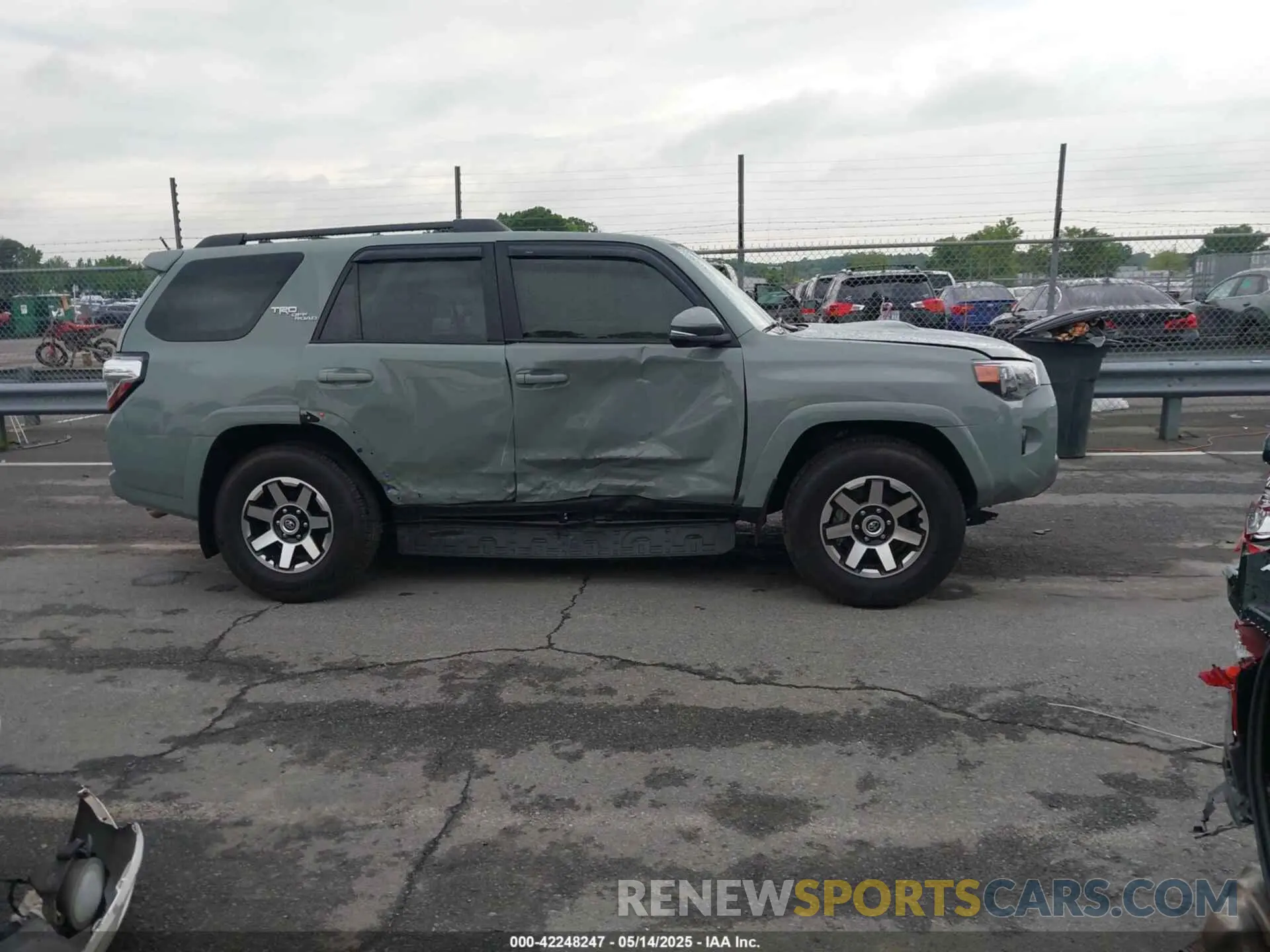 13 Photograph of a damaged car JTERU5JR4P6150914 TOYOTA 4RUNNER 2023
