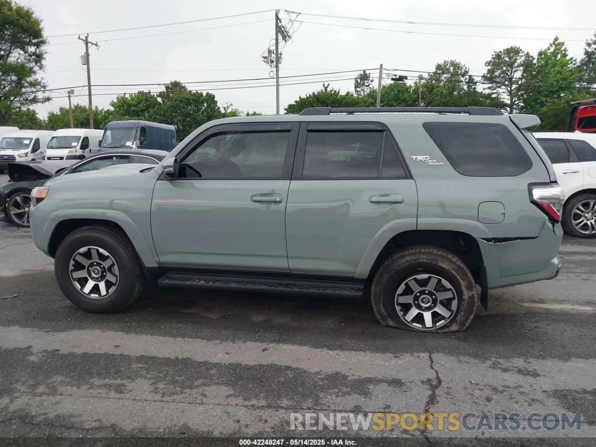 14 Photograph of a damaged car JTERU5JR4P6150914 TOYOTA 4RUNNER 2023