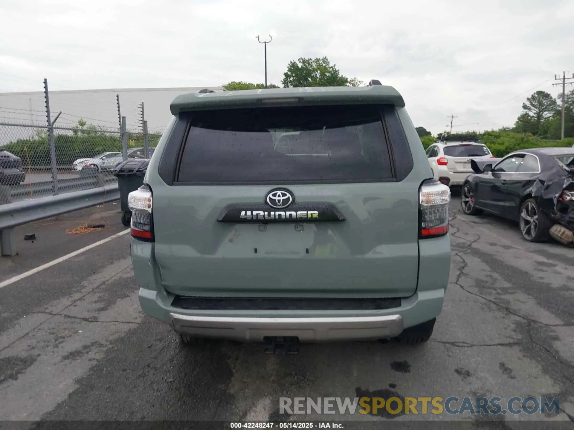 16 Photograph of a damaged car JTERU5JR4P6150914 TOYOTA 4RUNNER 2023