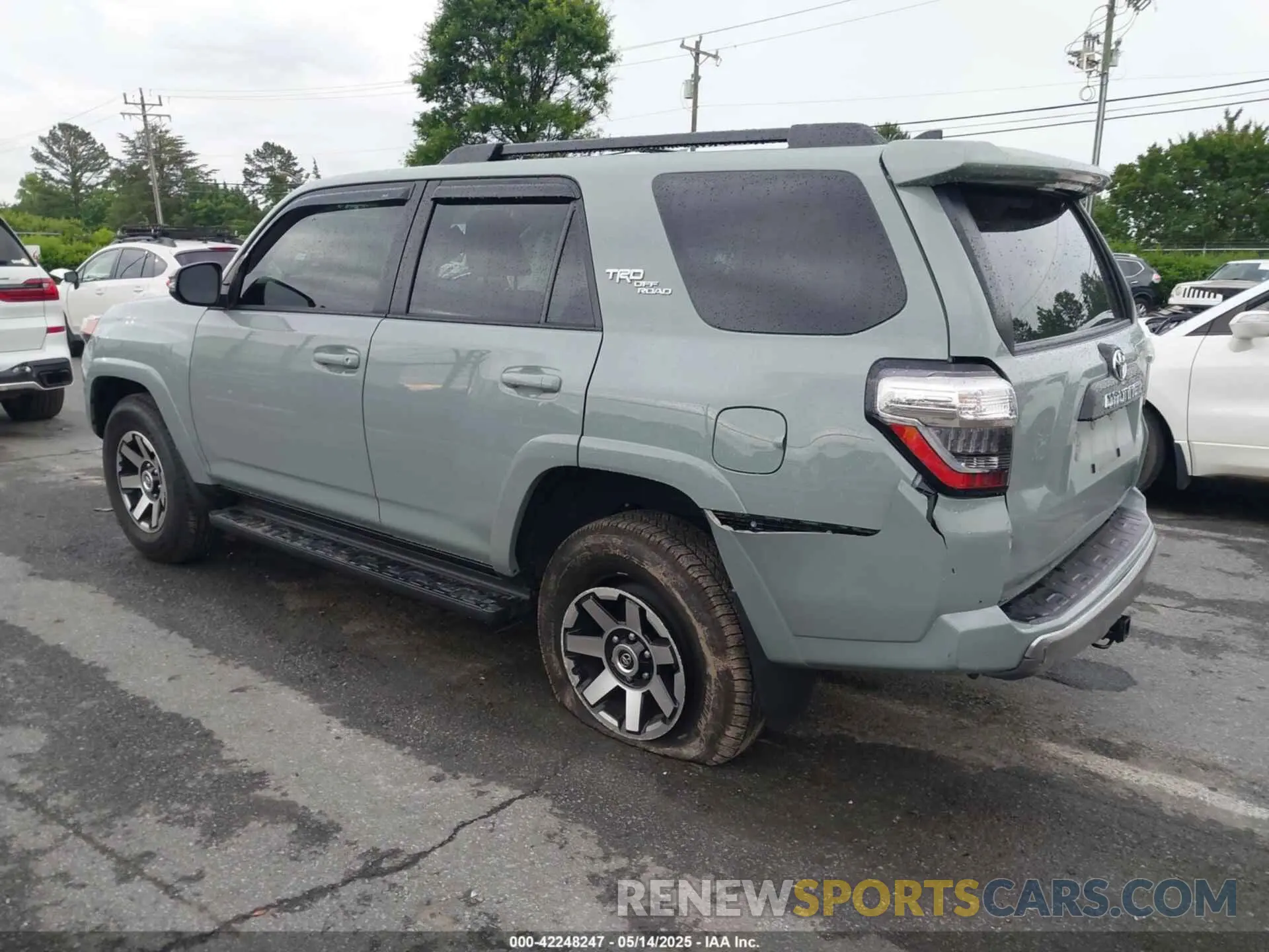 3 Photograph of a damaged car JTERU5JR4P6150914 TOYOTA 4RUNNER 2023
