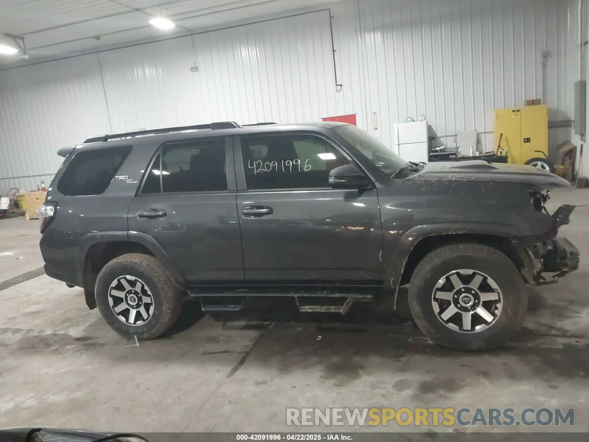 14 Photograph of a damaged car JTERU5JR4P6194394 TOYOTA 4RUNNER 2023