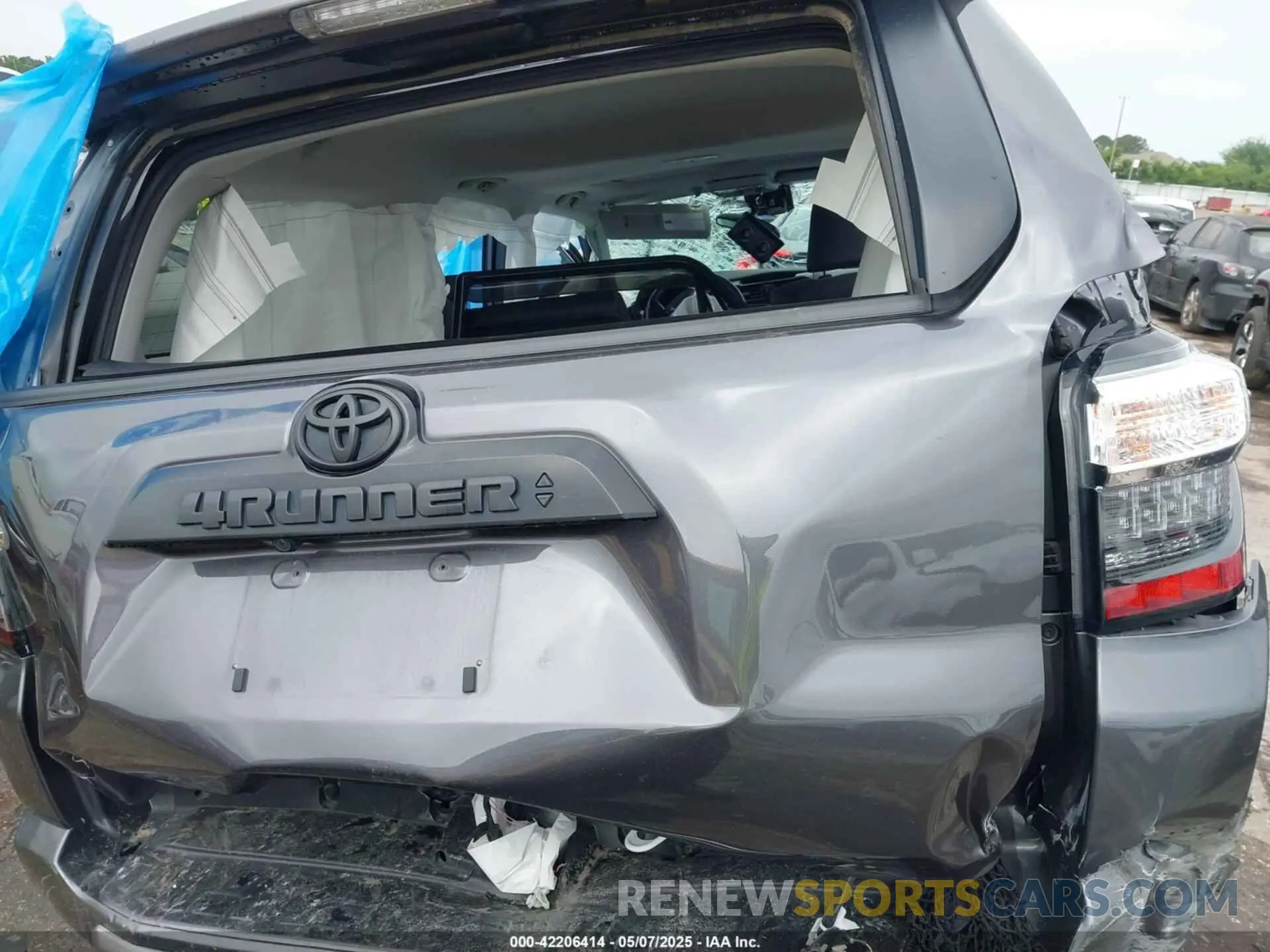 15 Photograph of a damaged car JTERU5JR5P6160741 TOYOTA 4RUNNER 2023