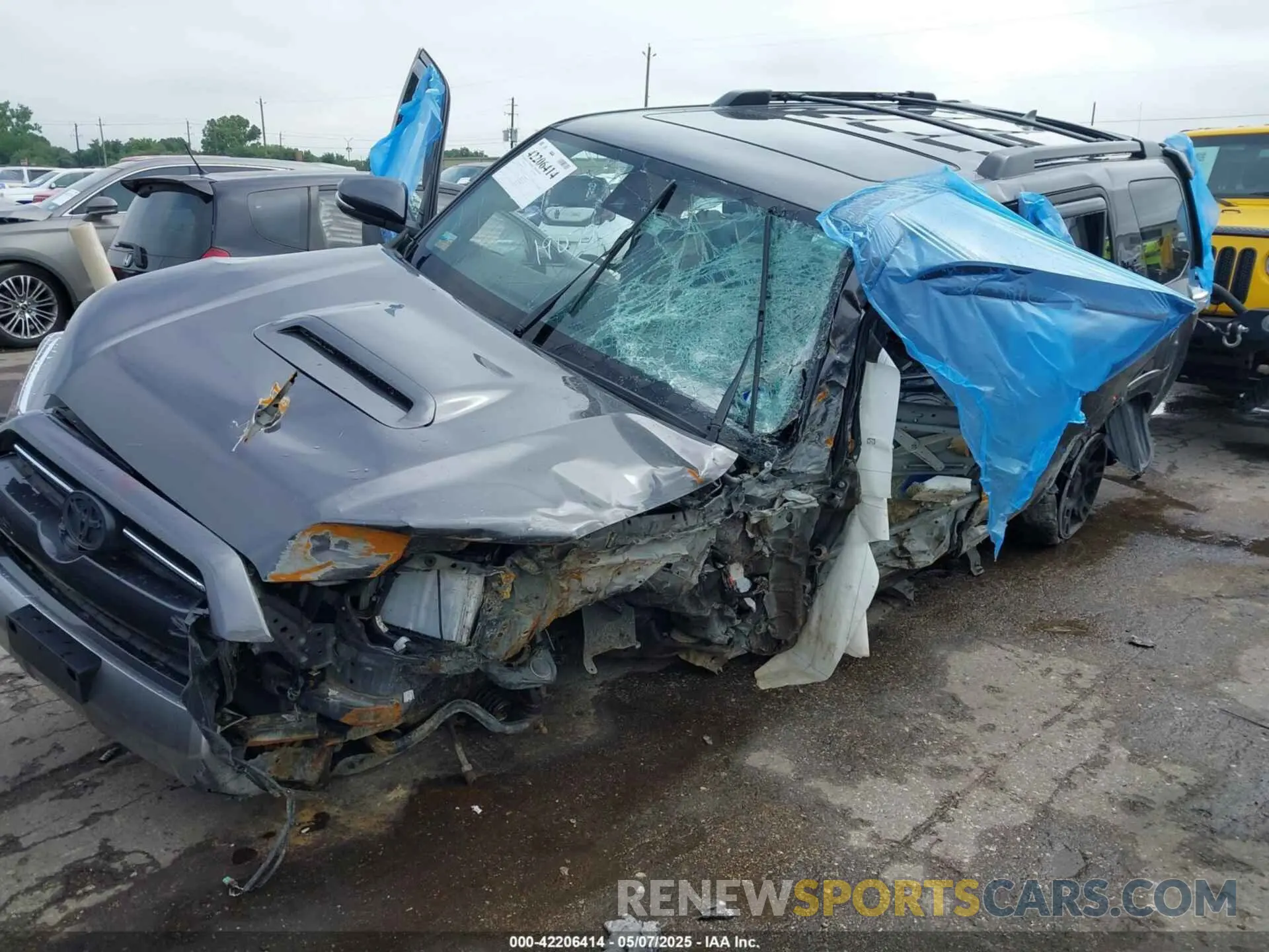 2 Photograph of a damaged car JTERU5JR5P6160741 TOYOTA 4RUNNER 2023