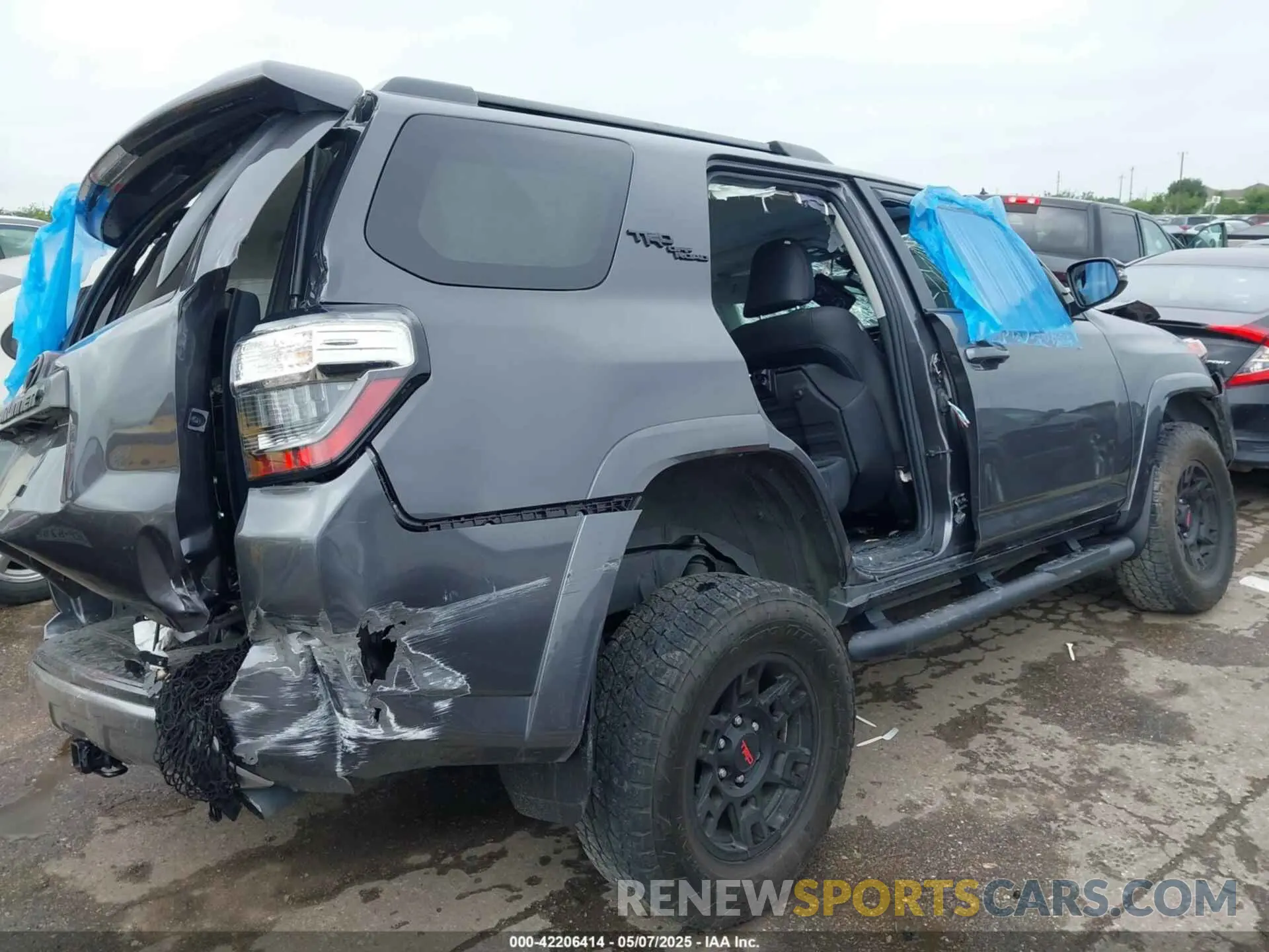 4 Photograph of a damaged car JTERU5JR5P6160741 TOYOTA 4RUNNER 2023