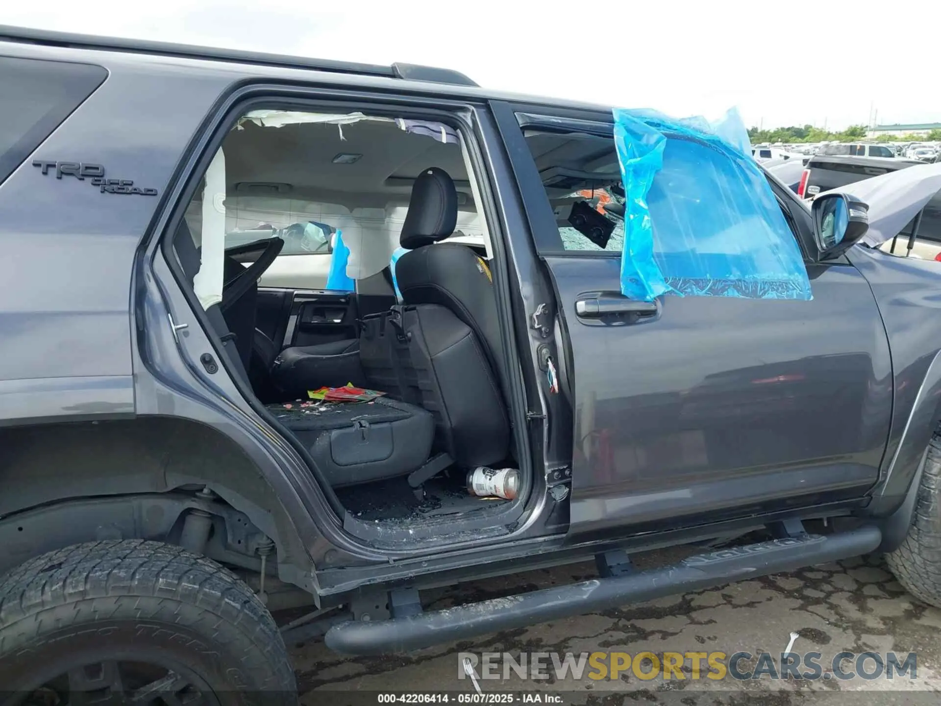 6 Photograph of a damaged car JTERU5JR5P6160741 TOYOTA 4RUNNER 2023