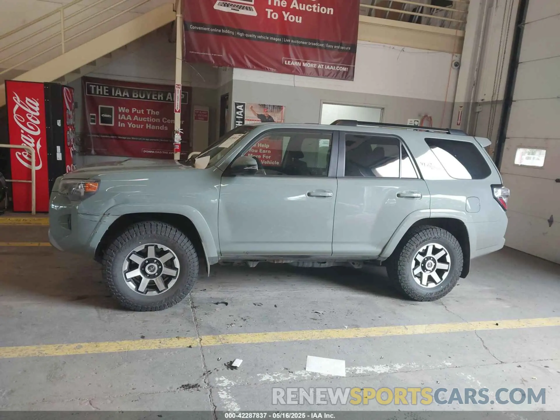 14 Photograph of a damaged car JTERU5JR5P6200817 TOYOTA 4RUNNER 2023
