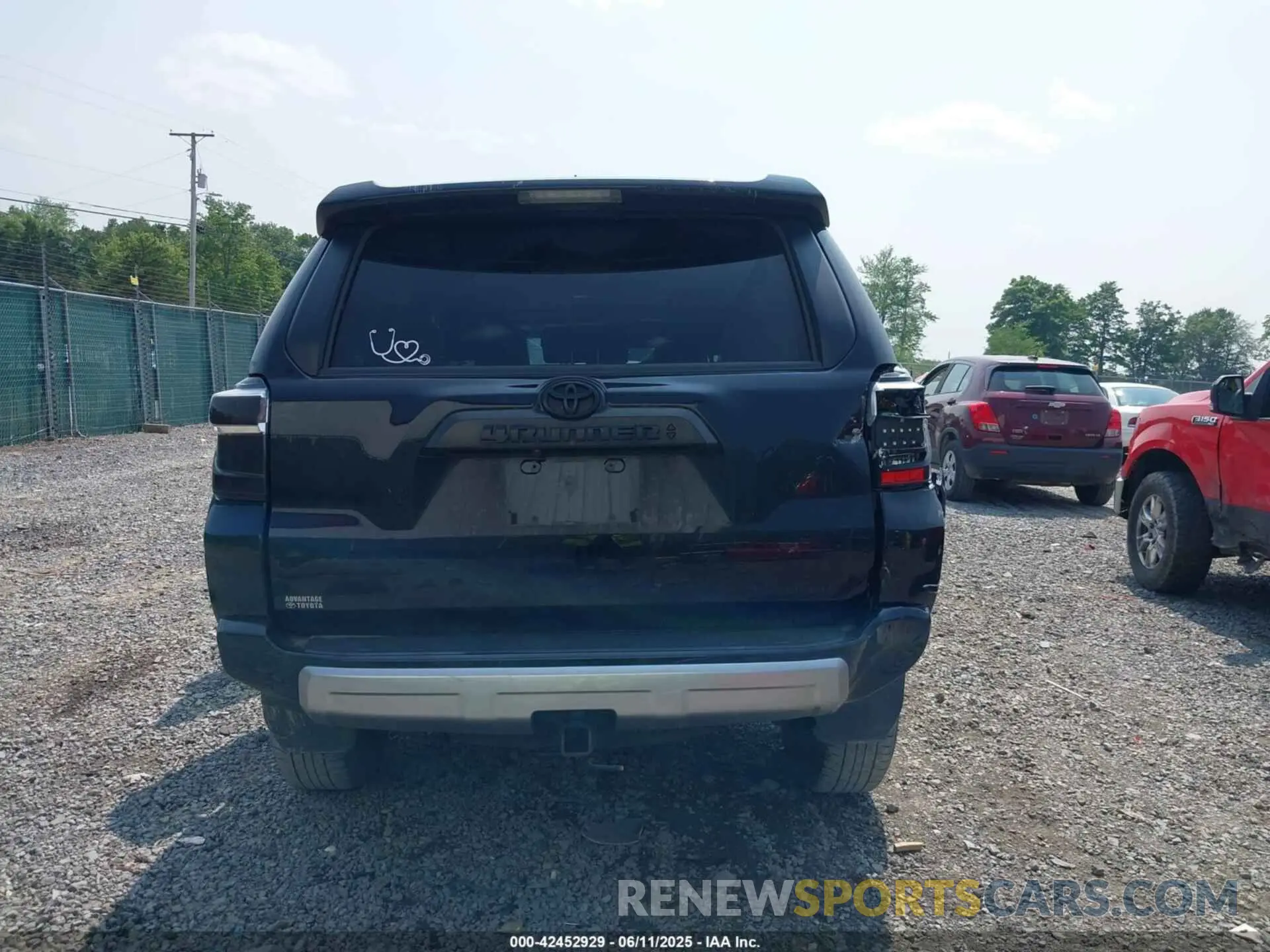 17 Photograph of a damaged car JTERU5JR6P6160165 TOYOTA 4RUNNER 2023