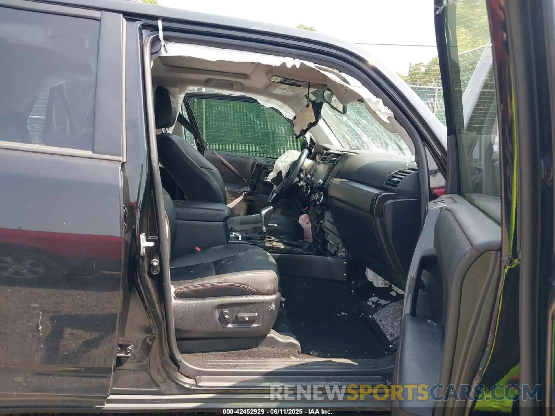 5 Photograph of a damaged car JTERU5JR6P6160165 TOYOTA 4RUNNER 2023