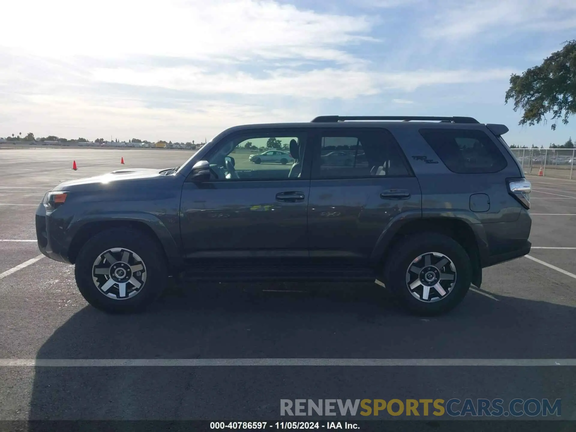14 Photograph of a damaged car JTERU5JR7P6156495 TOYOTA 4RUNNER 2023