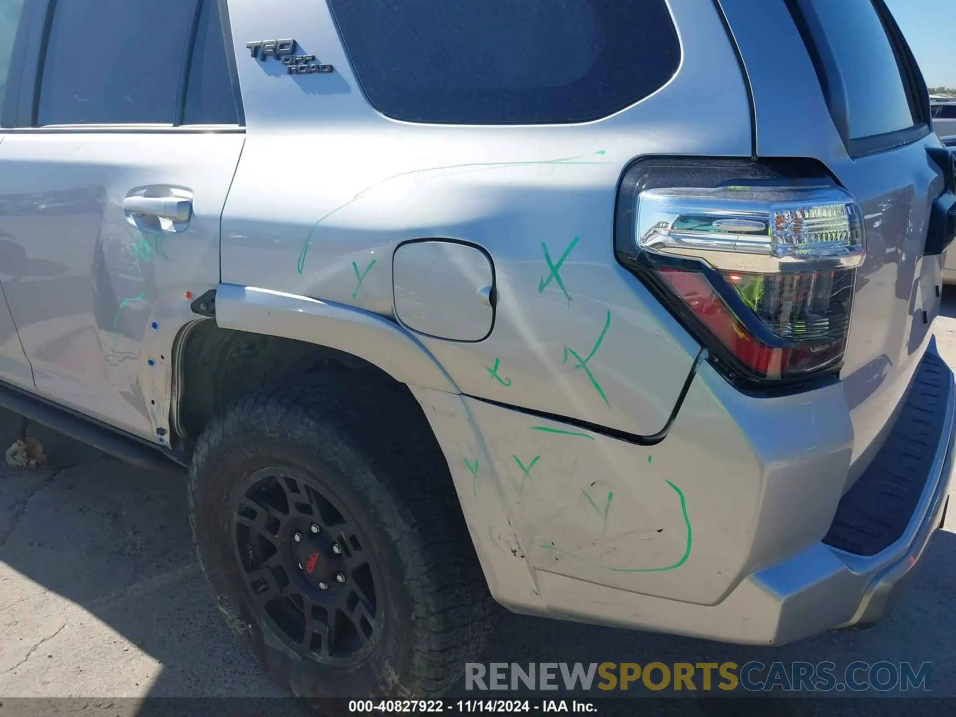 6 Photograph of a damaged car JTERU5JR7P6156755 TOYOTA 4RUNNER 2023