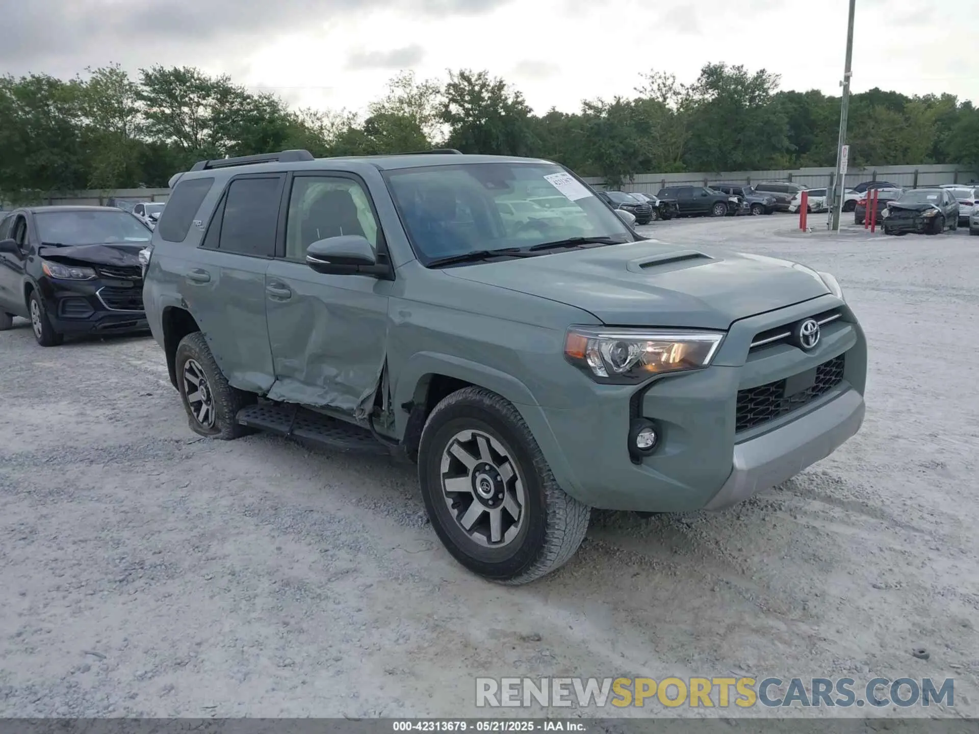 1 Photograph of a damaged car JTERU5JR9P6154439 TOYOTA 4RUNNER 2023