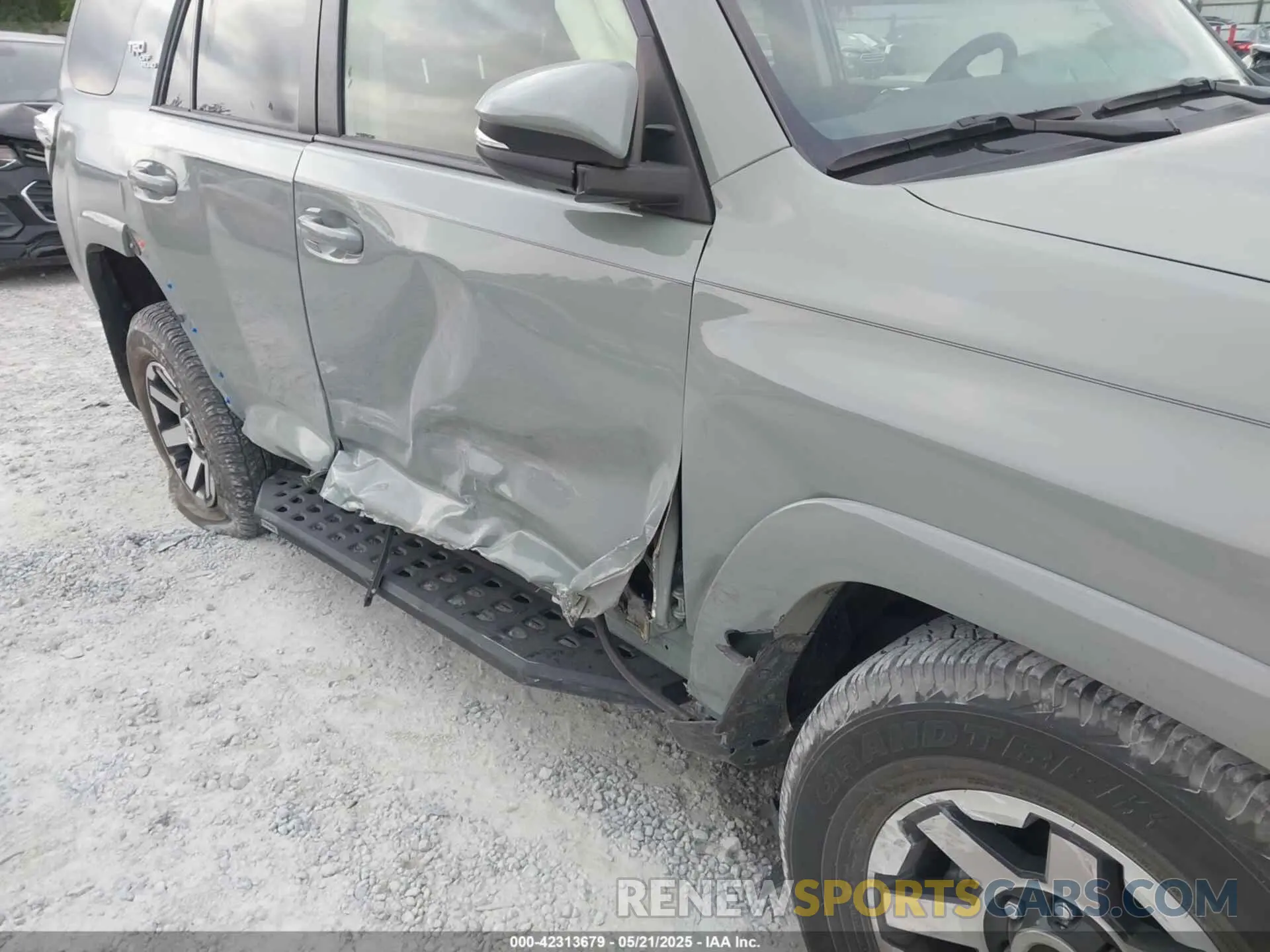 6 Photograph of a damaged car JTERU5JR9P6154439 TOYOTA 4RUNNER 2023