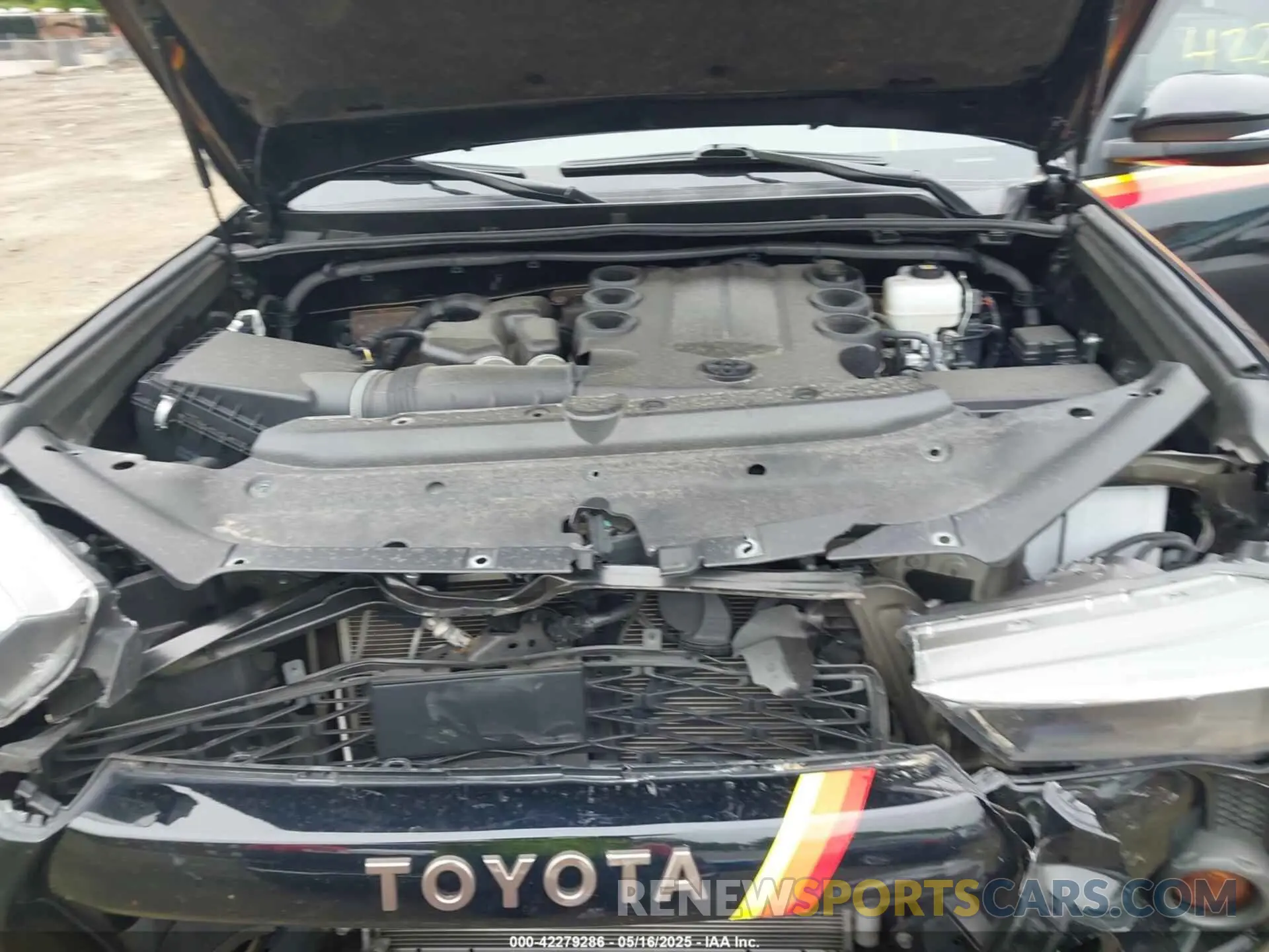 10 Photograph of a damaged car JTEUU5JR5P6121724 TOYOTA 4RUNNER 2023