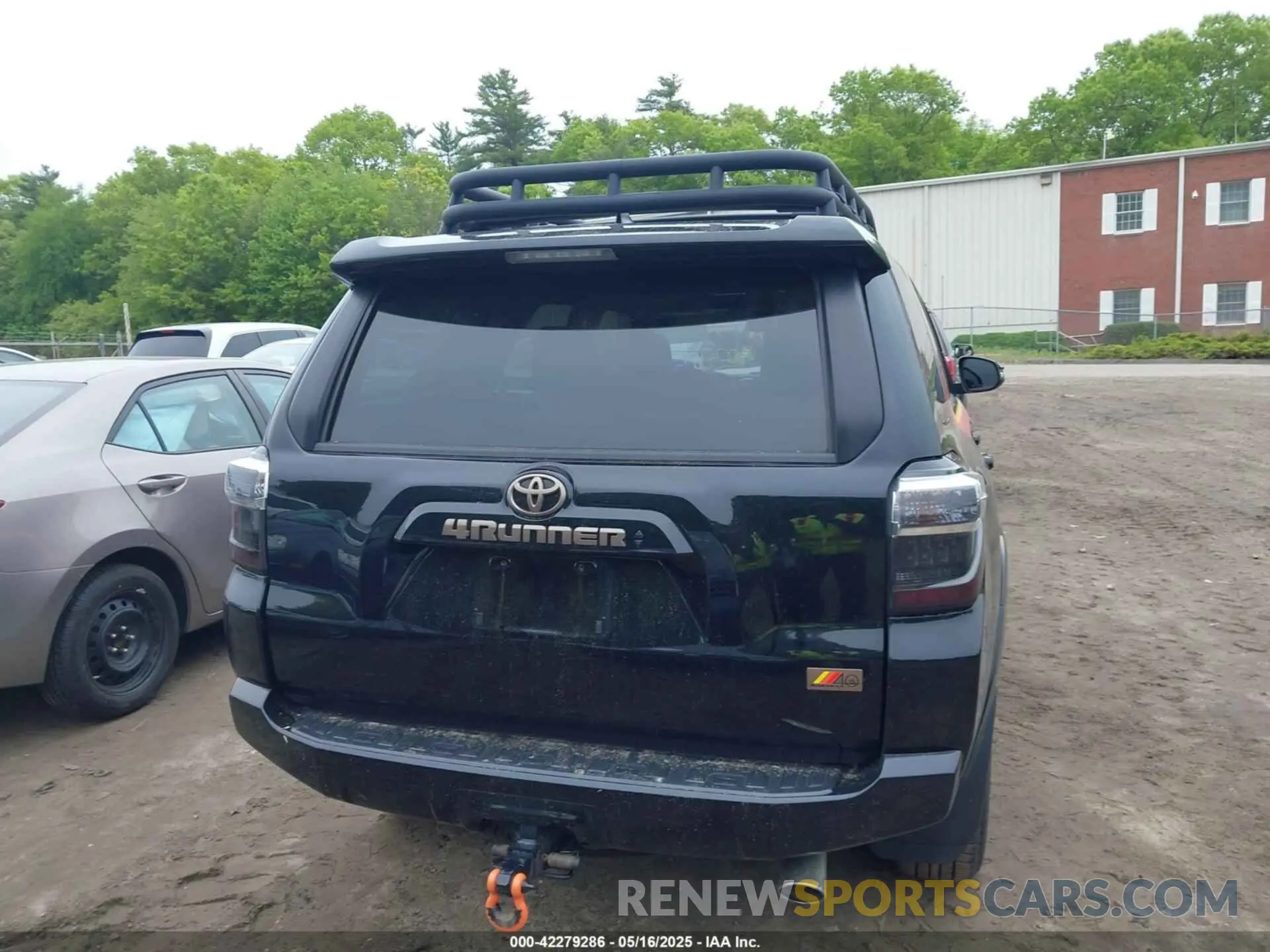 16 Photograph of a damaged car JTEUU5JR5P6121724 TOYOTA 4RUNNER 2023