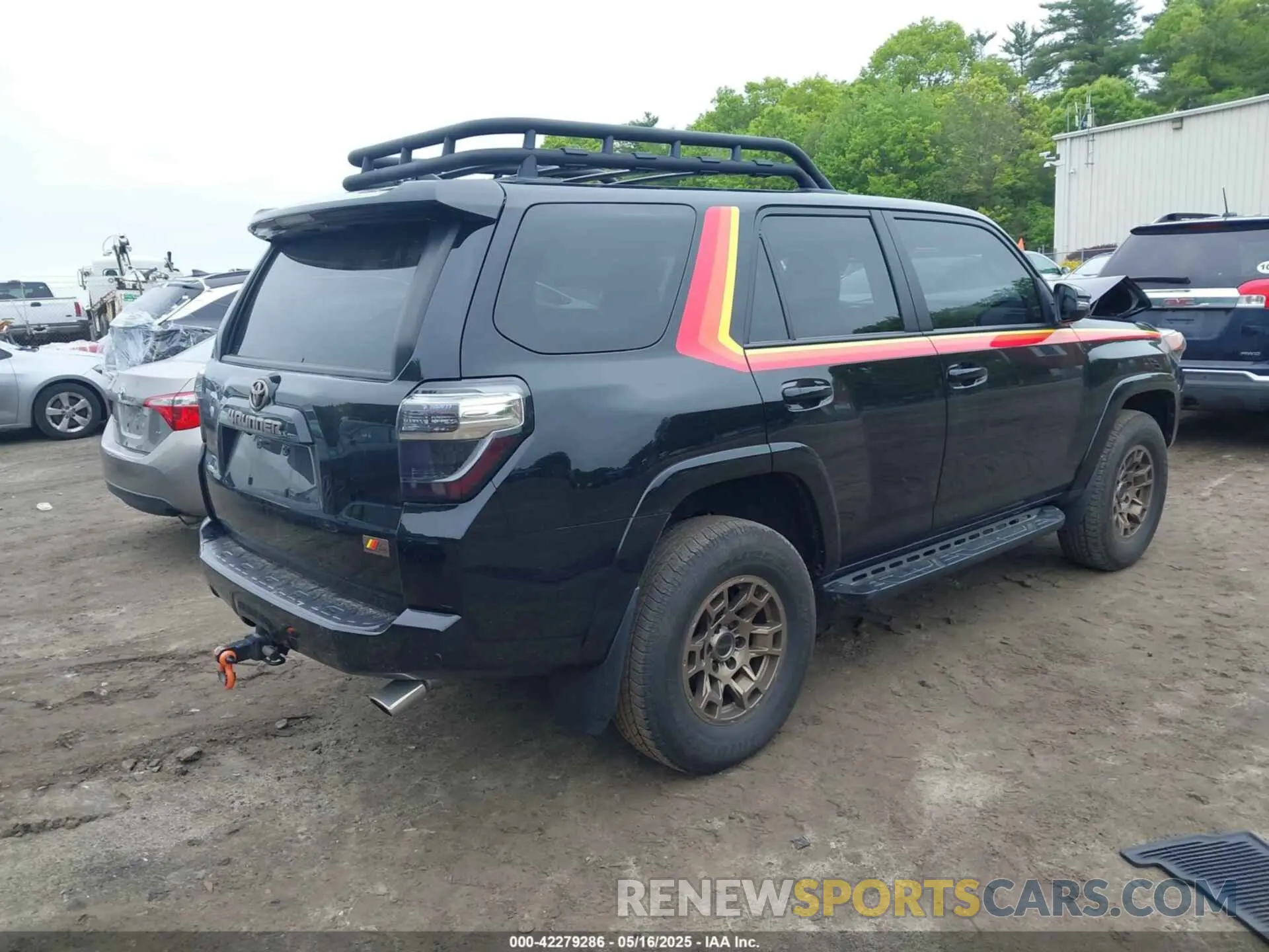 4 Photograph of a damaged car JTEUU5JR5P6121724 TOYOTA 4RUNNER 2023