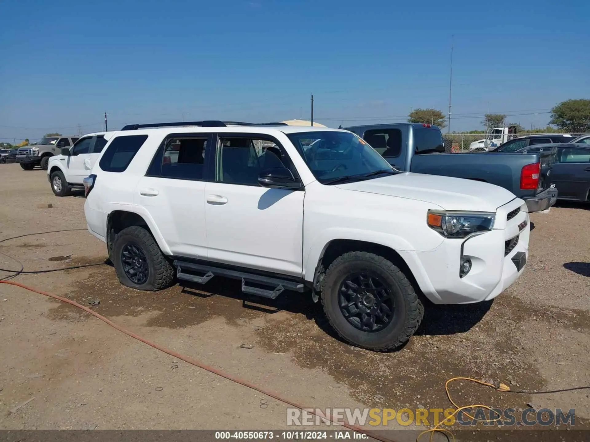 1 Photograph of a damaged car JTEUU5JR8P6182128 TOYOTA 4RUNNER 2023